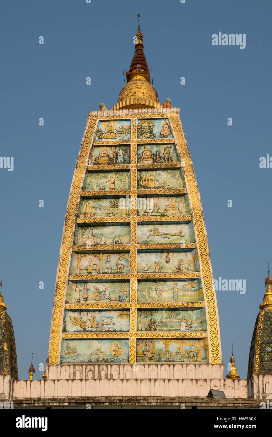 Tour de la mosaïque à la Pagode Schwedagon, Yangon, Myanmar Banque D'Images