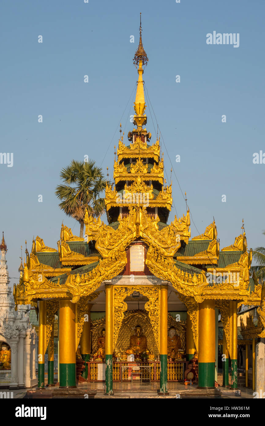 Golden Temple à Schwedagon Pagoda, Yangon, Myanmar Banque D'Images