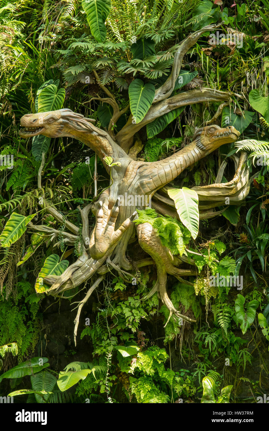 La sculpture sur bois des dragons, des jardins de la baie, à Singapour Banque D'Images