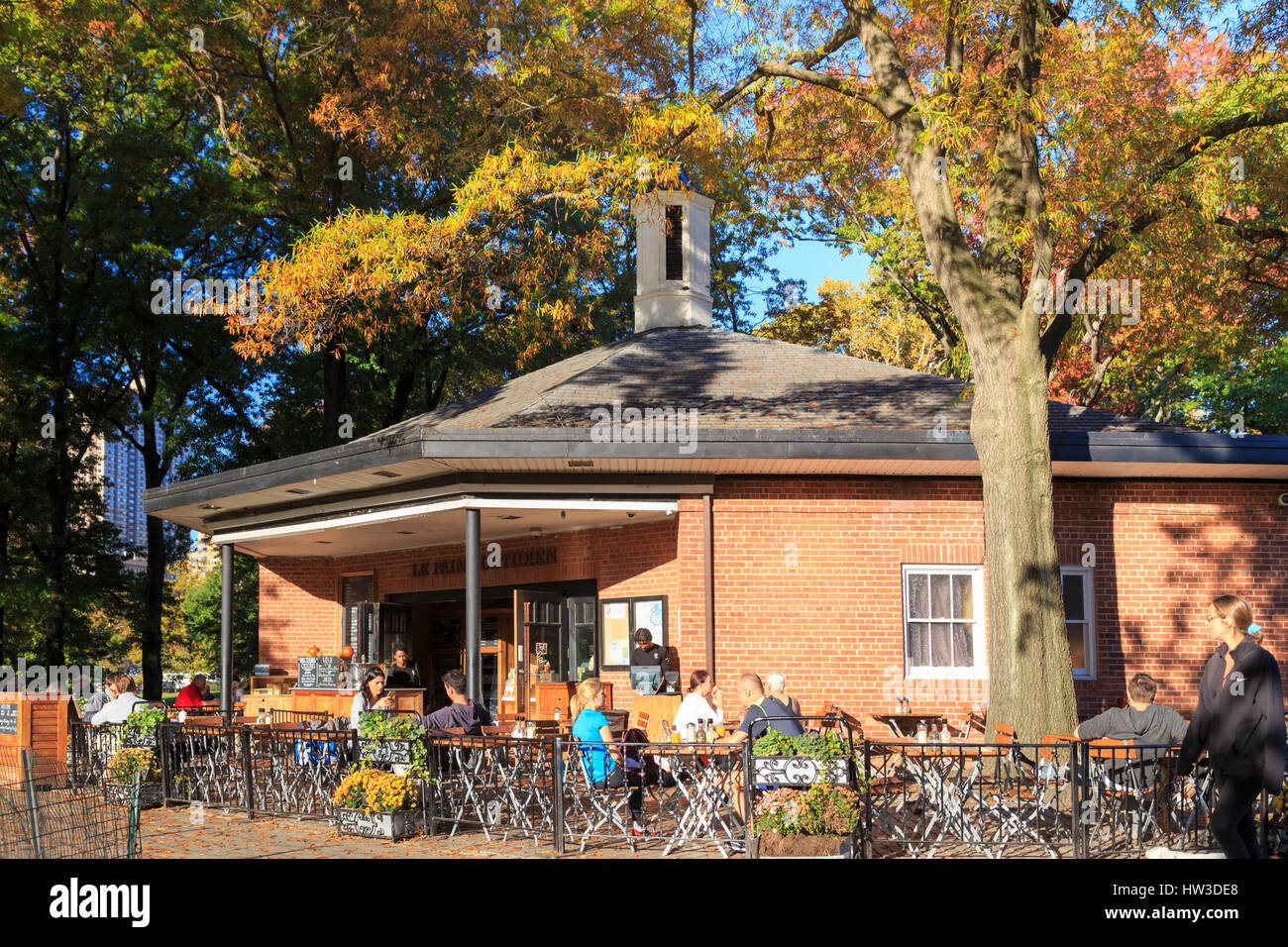 USA, New York, Manhattan, Central Park, Le Pain Quotidien Cafe Banque D'Images