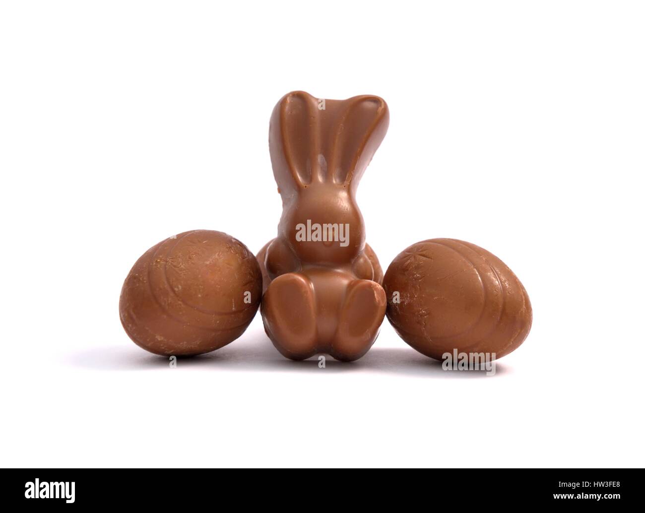 Lapin de Pâques et des œufs en chocolat. Banque D'Images