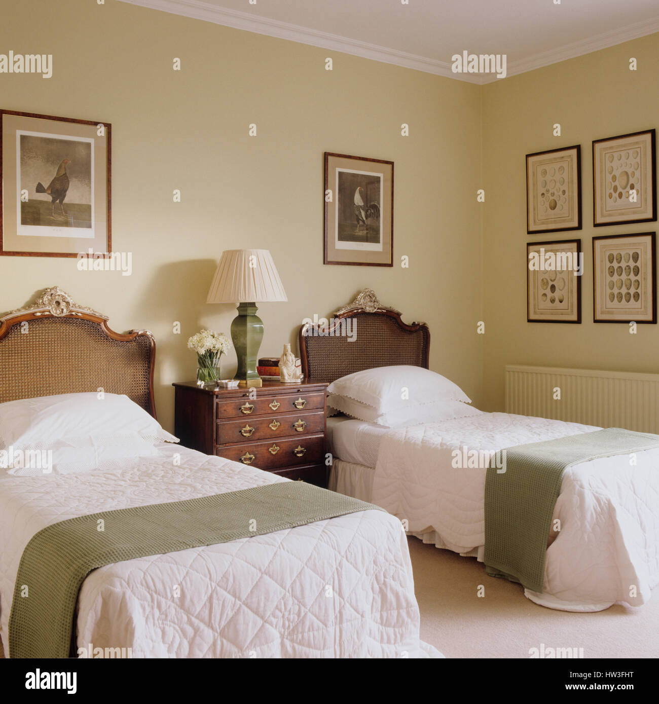 Chambre avec deux lits simples. Banque D'Images