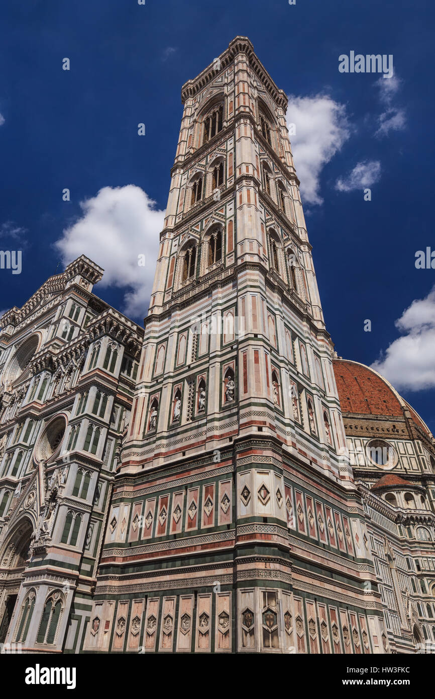 La basilique de Santa Maria del Fiore et le campanile de Giotto - des sites célèbres de Florence en Italie Banque D'Images