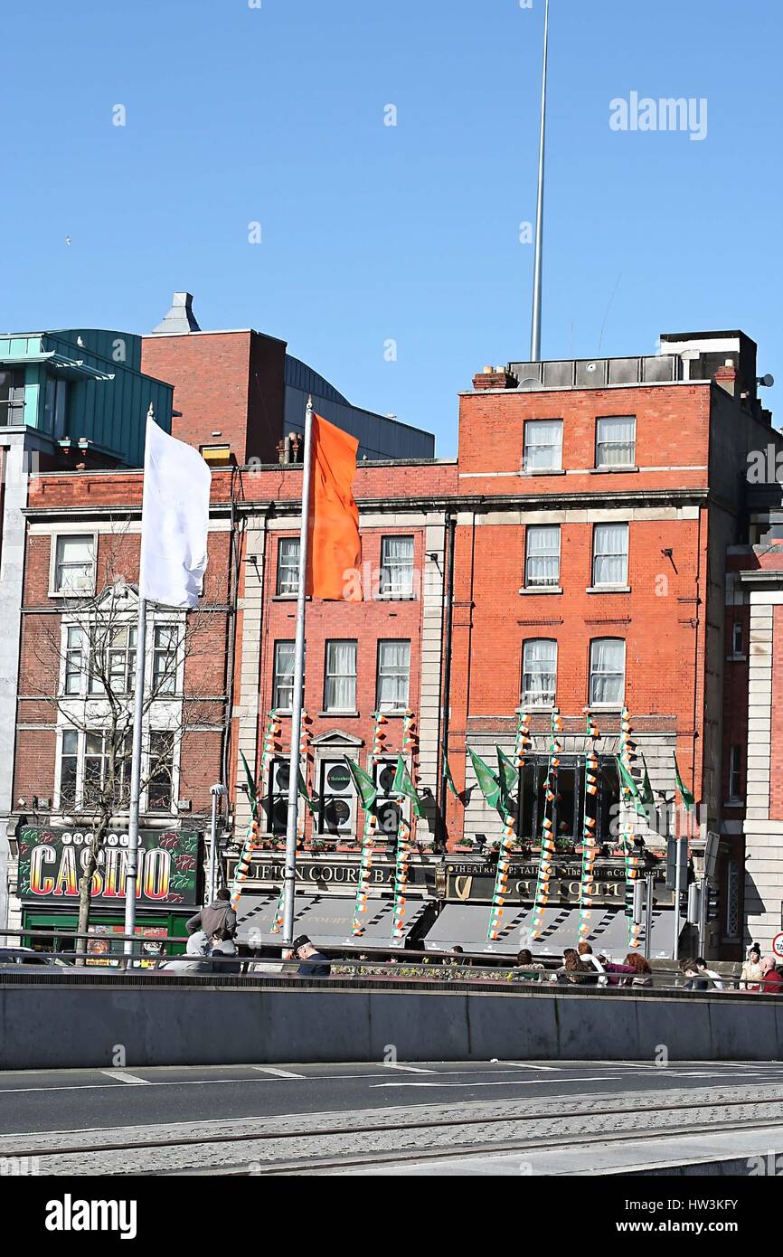 La ville de Dublin tourné sur St Patricks week-end quais Dublin, Irlande, concept irish Dublin Bus, liffey, centre-ville, promenade, quai, Banque D'Images