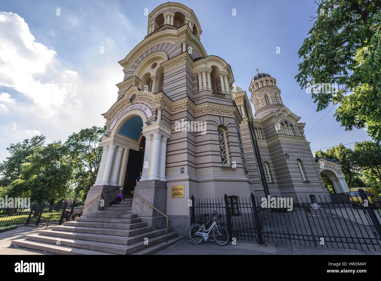 19e siècle de style néo-byzantin Cathédrale Orthodoxe Nativité du Christ situé dans le parc de l'Esplanade à Riga, capitale de la République de Lettonie Banque D'Images