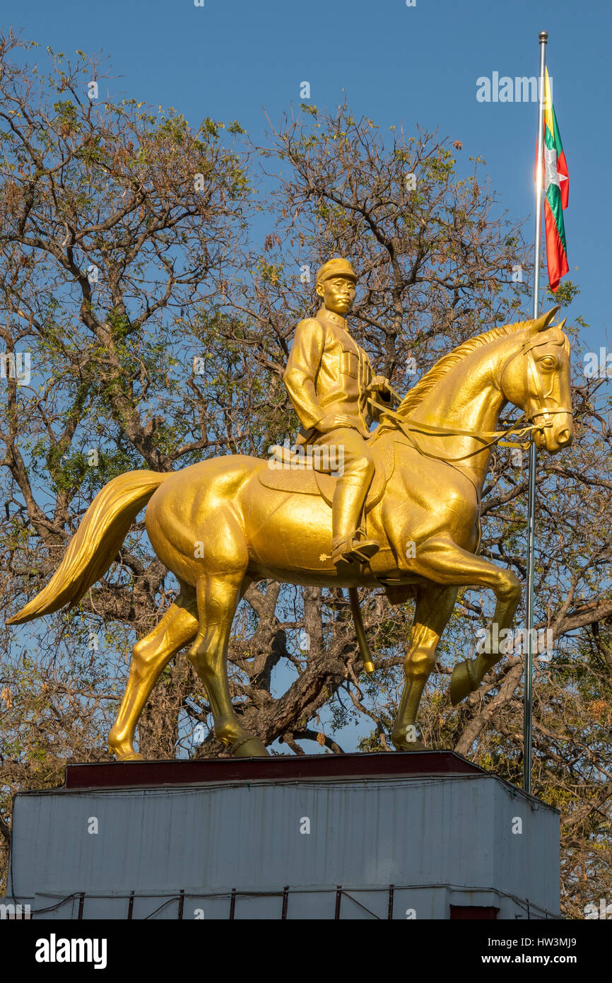 Statue du général Aung San, Myanmar, Magway Banque D'Images
