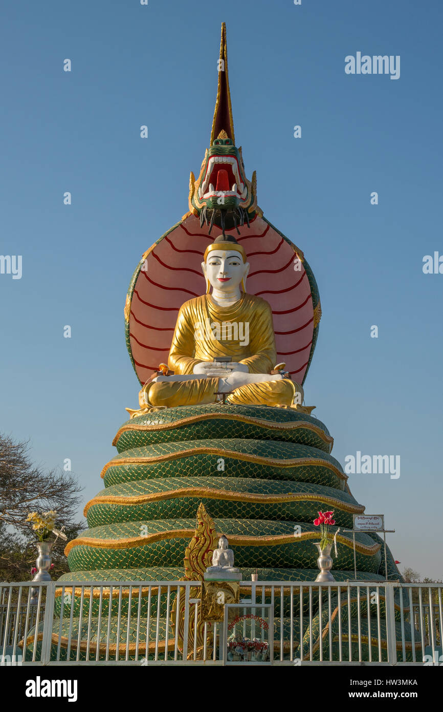 Bouddha assis, Myanmar, Magway Banque D'Images