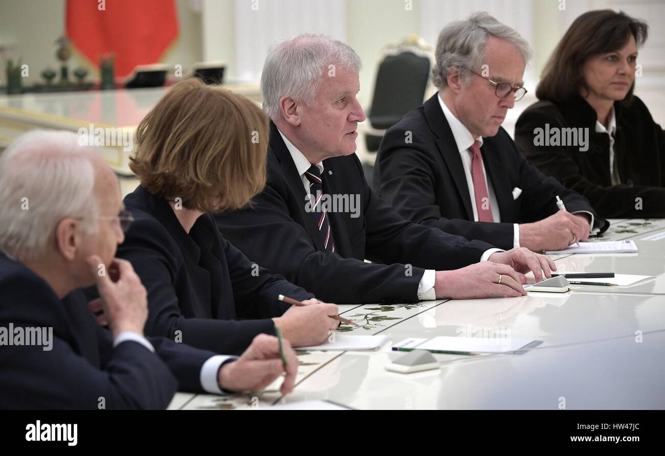 Ministre-président de Bavière Horst Seehofer et délégation au cours d'une réunion bilatérale avec le président russe Vladimir Poutine au Kremlin, le 16 mars 2017 à Moscou, Russie. Banque D'Images