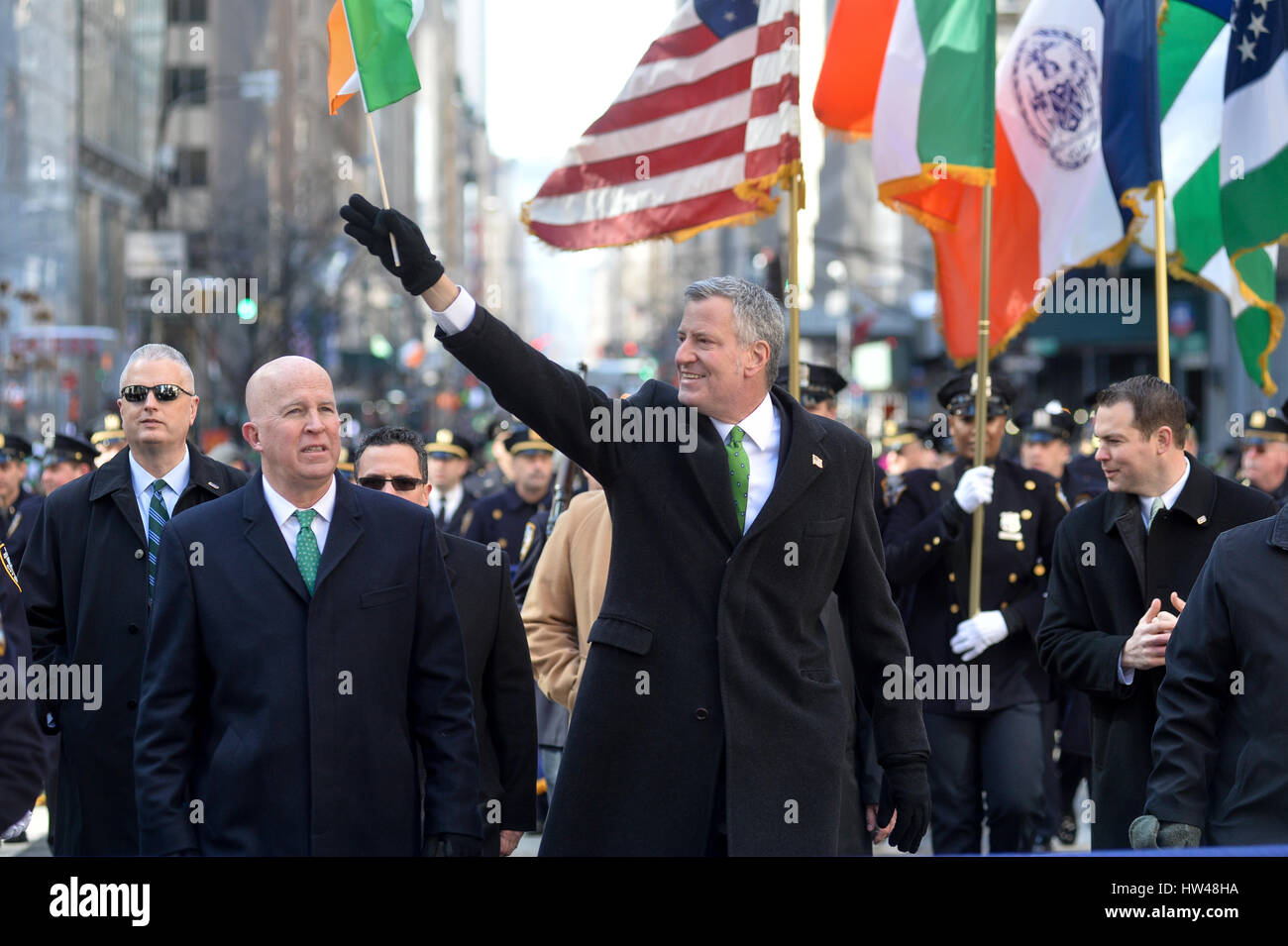 New York, USA. Mar 17, 2017. Maire de la ville de New York, Bill De Blasio assiste à la 256e de son défilé annuel de la St-Patrick le 17 mars, 2017 à New York. Crédit : Erik Pendzich/Alamy Live News Banque D'Images