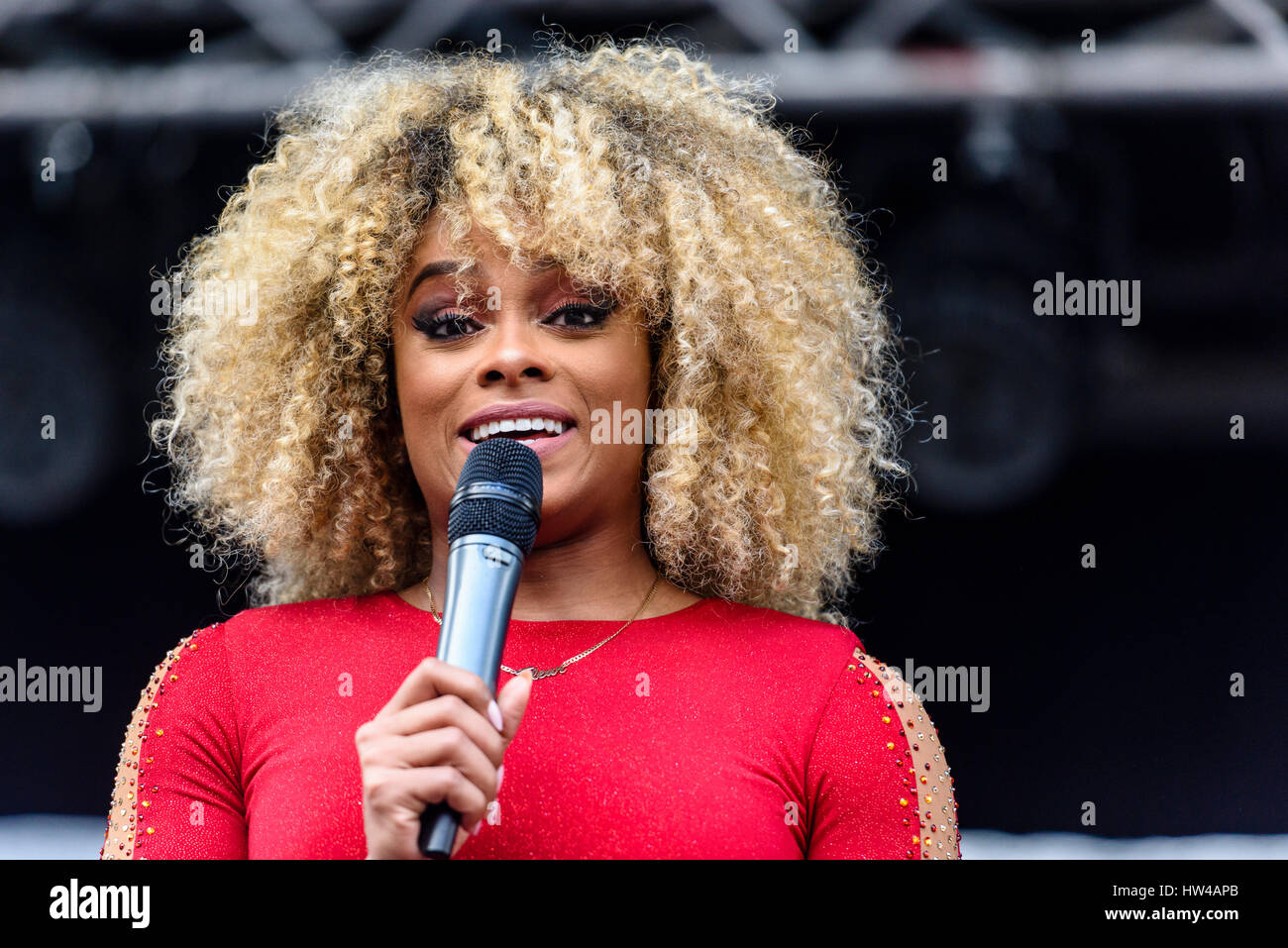 Belfast, Irlande du Nord. 17 Mar 2017 - Fleur à l'Est de Saint Patrick Concert joue Jour Crédit : Stephen Barnes/Alamy Live News Banque D'Images