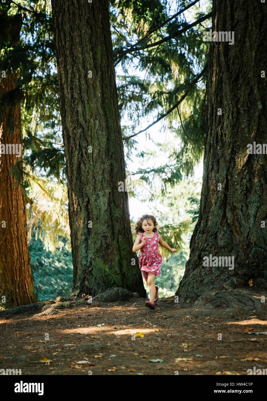 Caucasian girl running in forest Banque D'Images