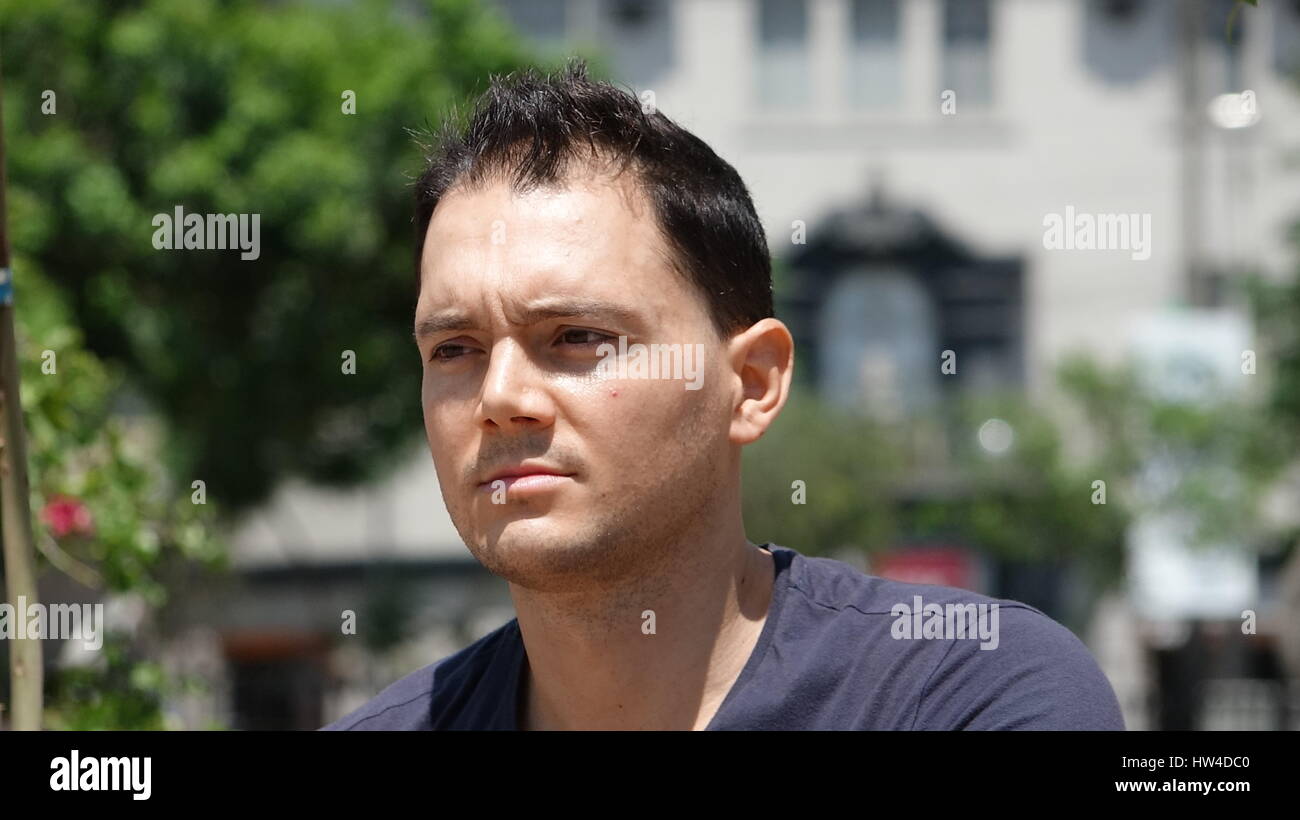 Mâle adulte sur Sunny Day Banque D'Images