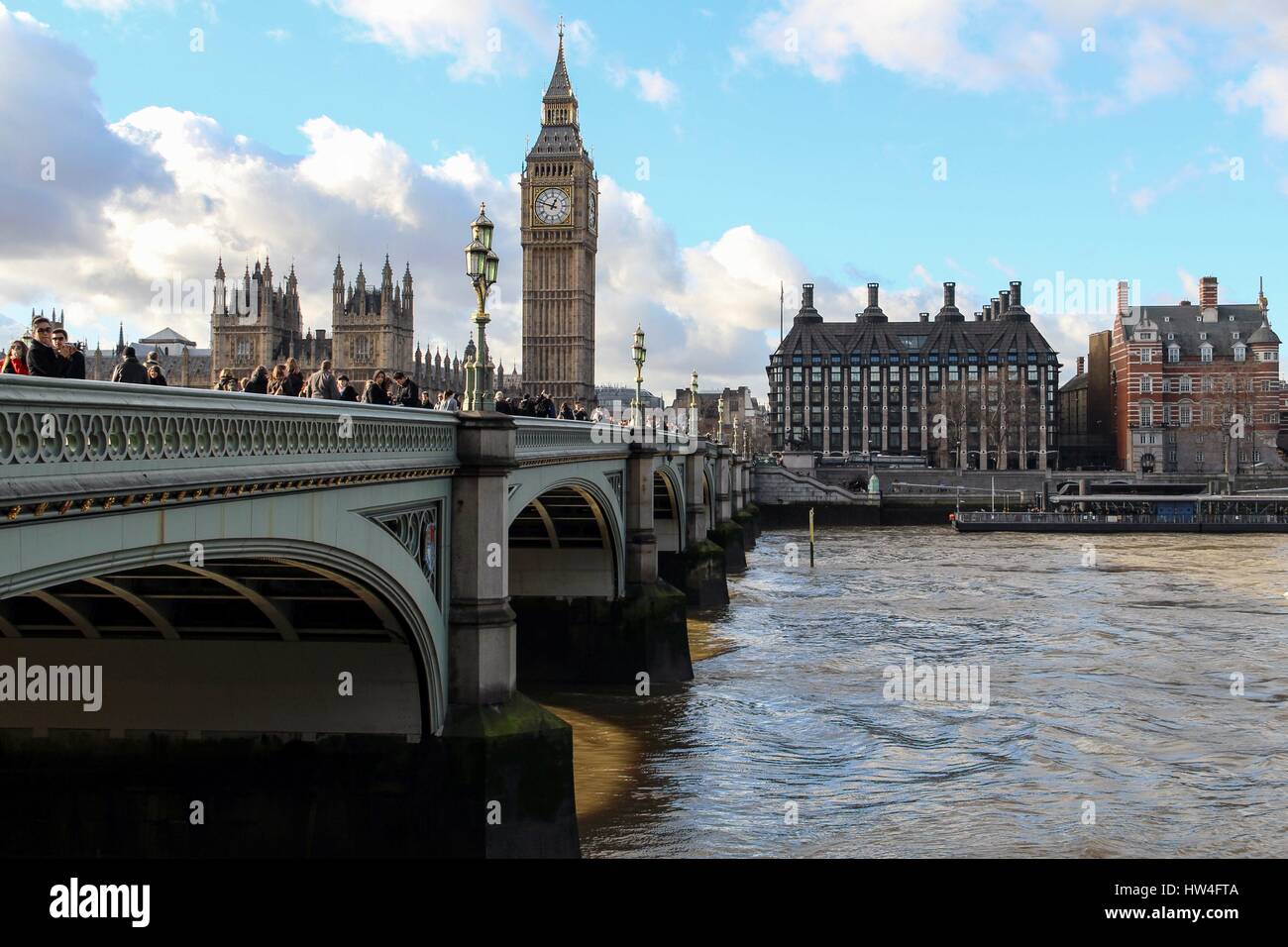 UK : Palais de Westminster avec Big Ben et Westminster Bridge. Photo de 11. Janvier 2014. Dans le monde d'utilisation | Banque D'Images