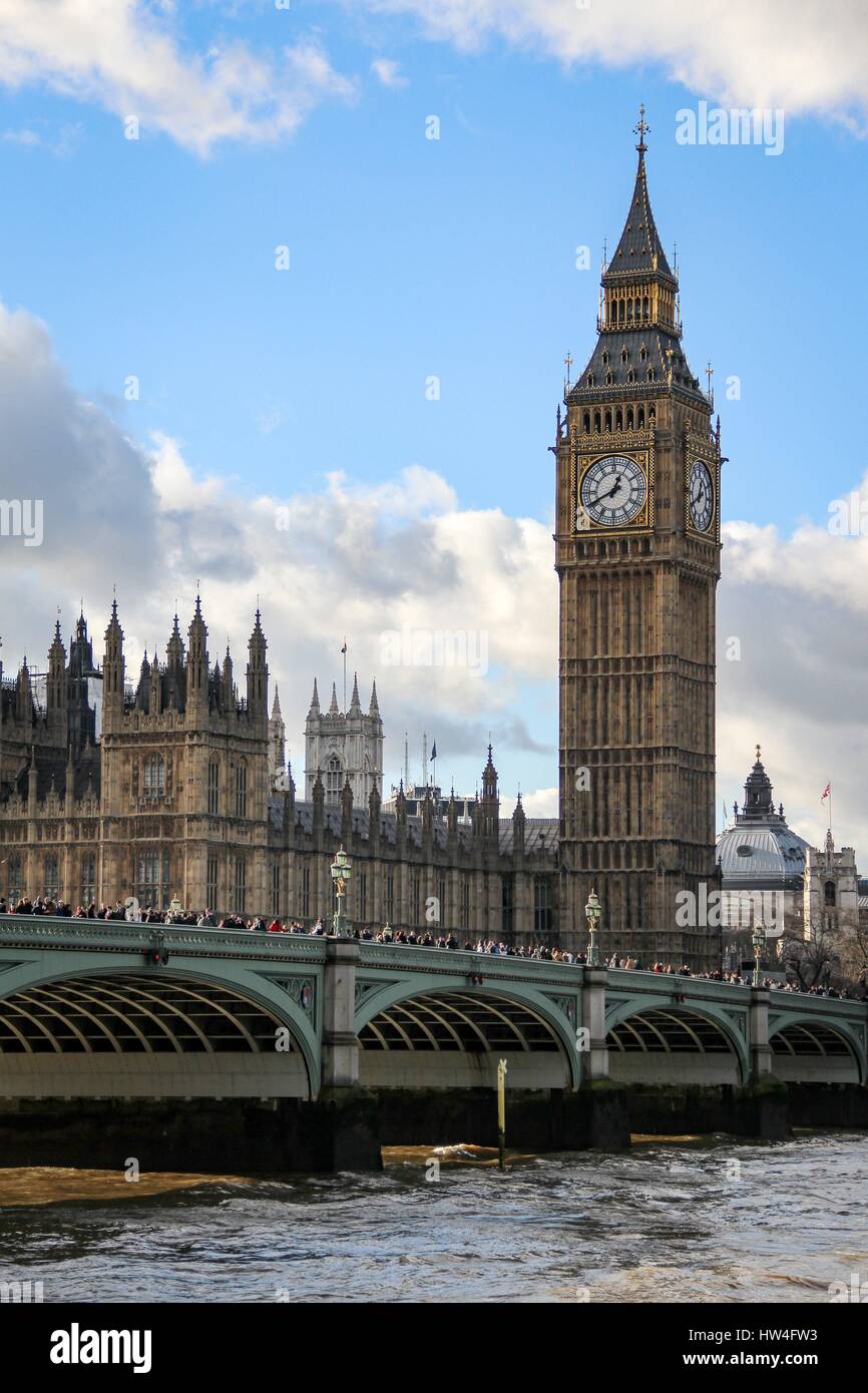 UK : Palais de Westminster avec Big Ben et Westminster Bridge. Photo de 11. Janvier 2014. Dans le monde d'utilisation | Banque D'Images