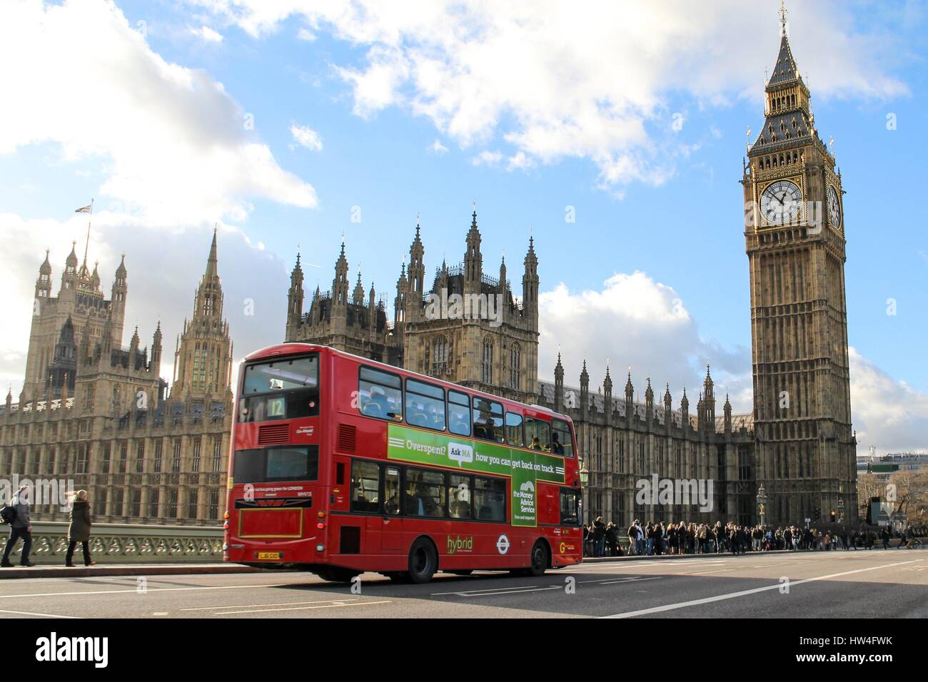 UK : Palais de Westminster avec Big Ben, vu depuis le pont de Westminster. Photo de 11. Janvier 2014. Dans le monde d'utilisation | Banque D'Images