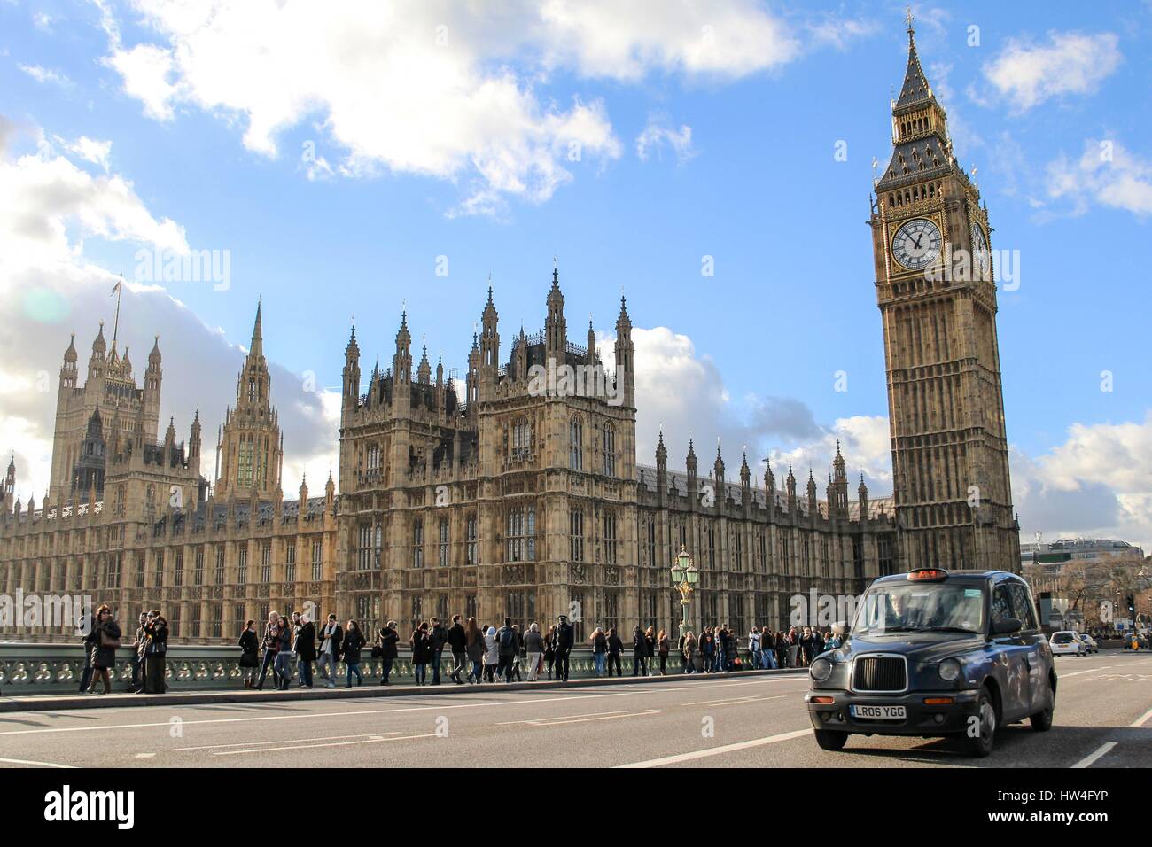 UK : Palais de Westminster avec Big Ben, vu depuis le pont de Westminster. Photo de 11. Janvier 2014. Dans le monde d'utilisation | Banque D'Images