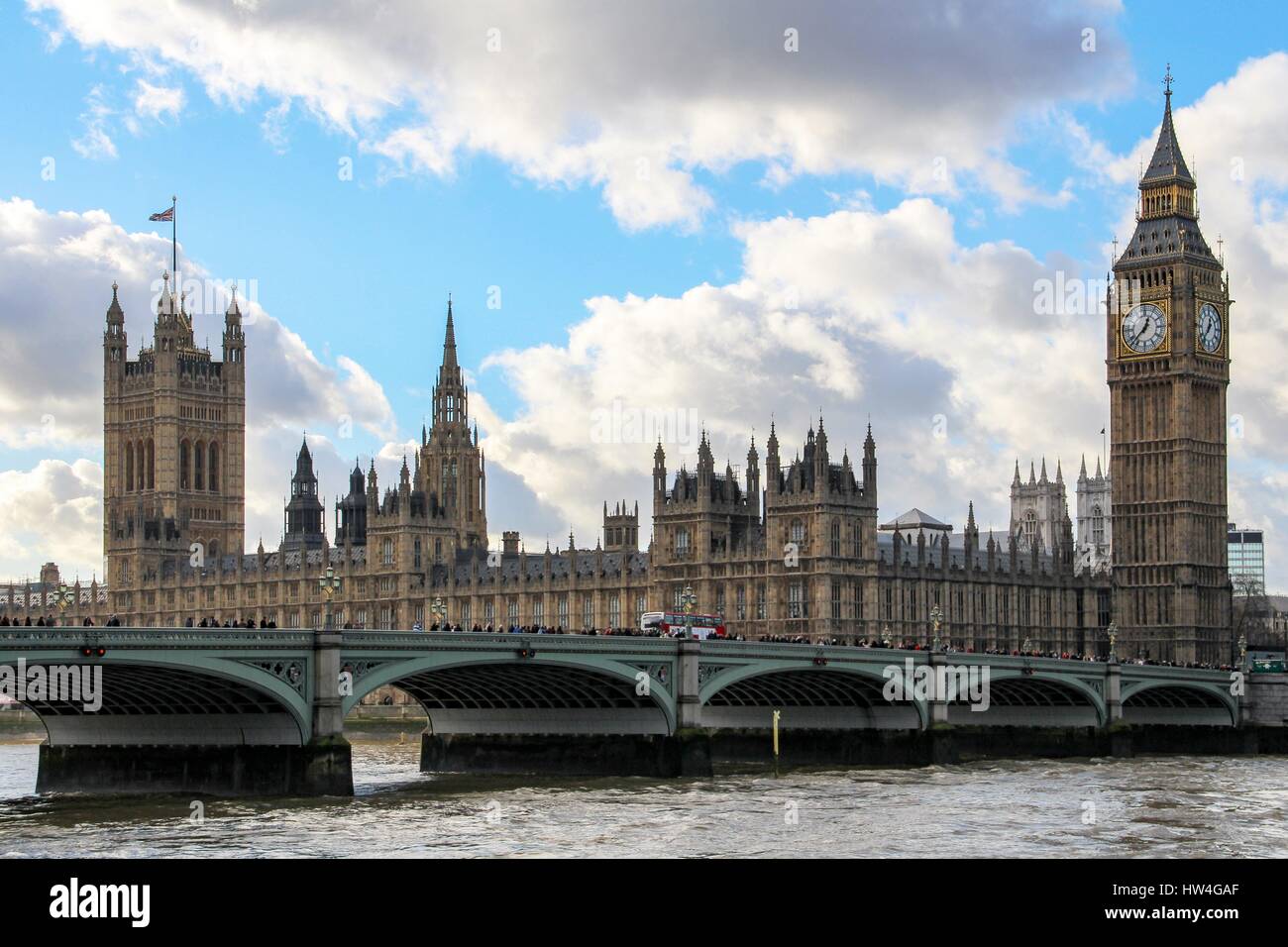 UK : Palais de Westminster avec Big Ben et Westminster Bridge. Photo de 11. Janvier 2014. Dans le monde d'utilisation | Banque D'Images