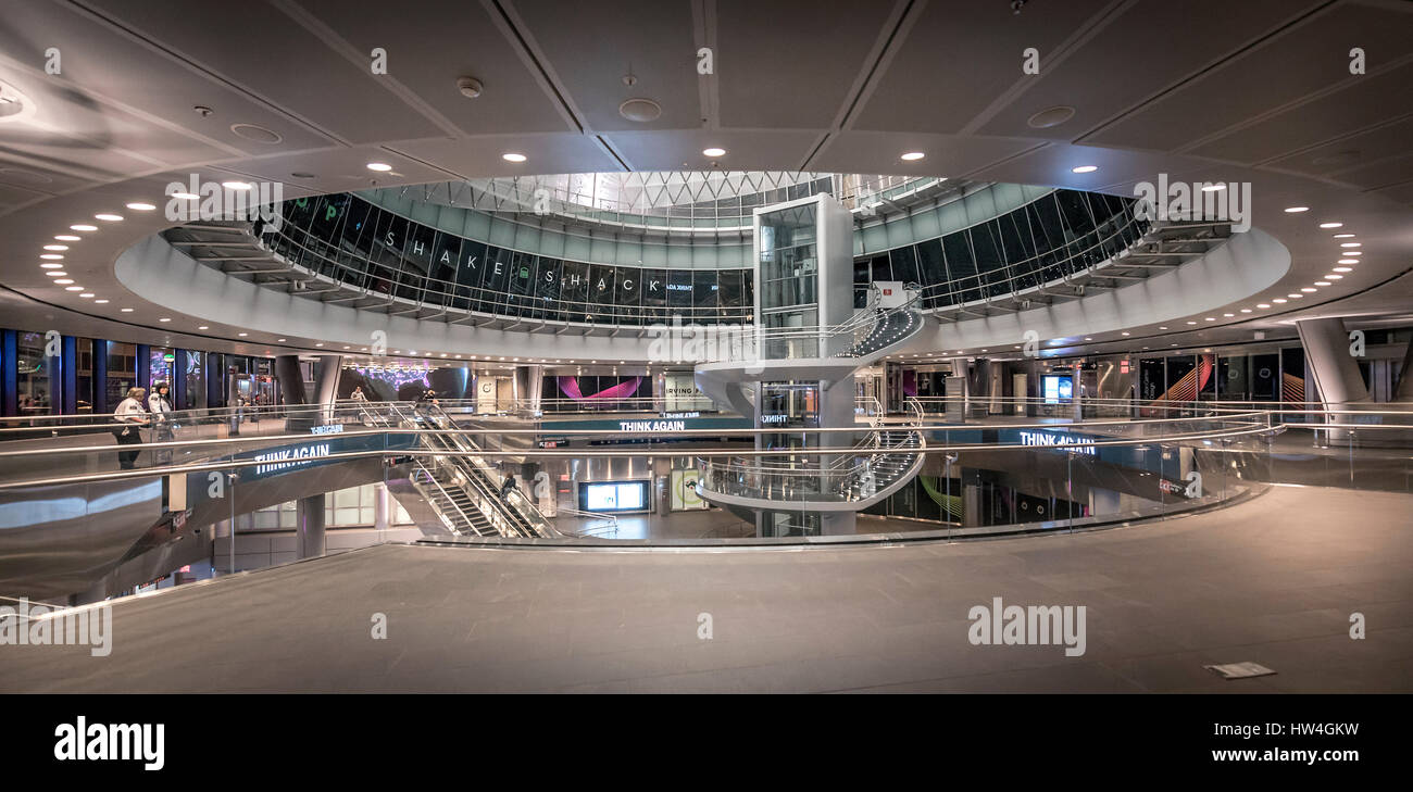 Vue de l'intérieur de la station du transport en commun Centre Fulton dans Lower Manhattan, New York City, USA. Banque D'Images