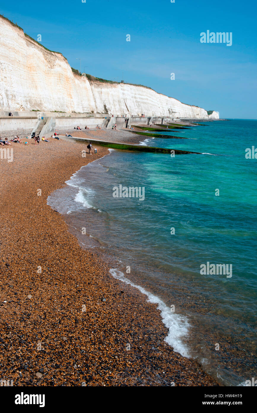 Vue le long Undercliff Beach, Brighton, Sussex, UK. Banque D'Images