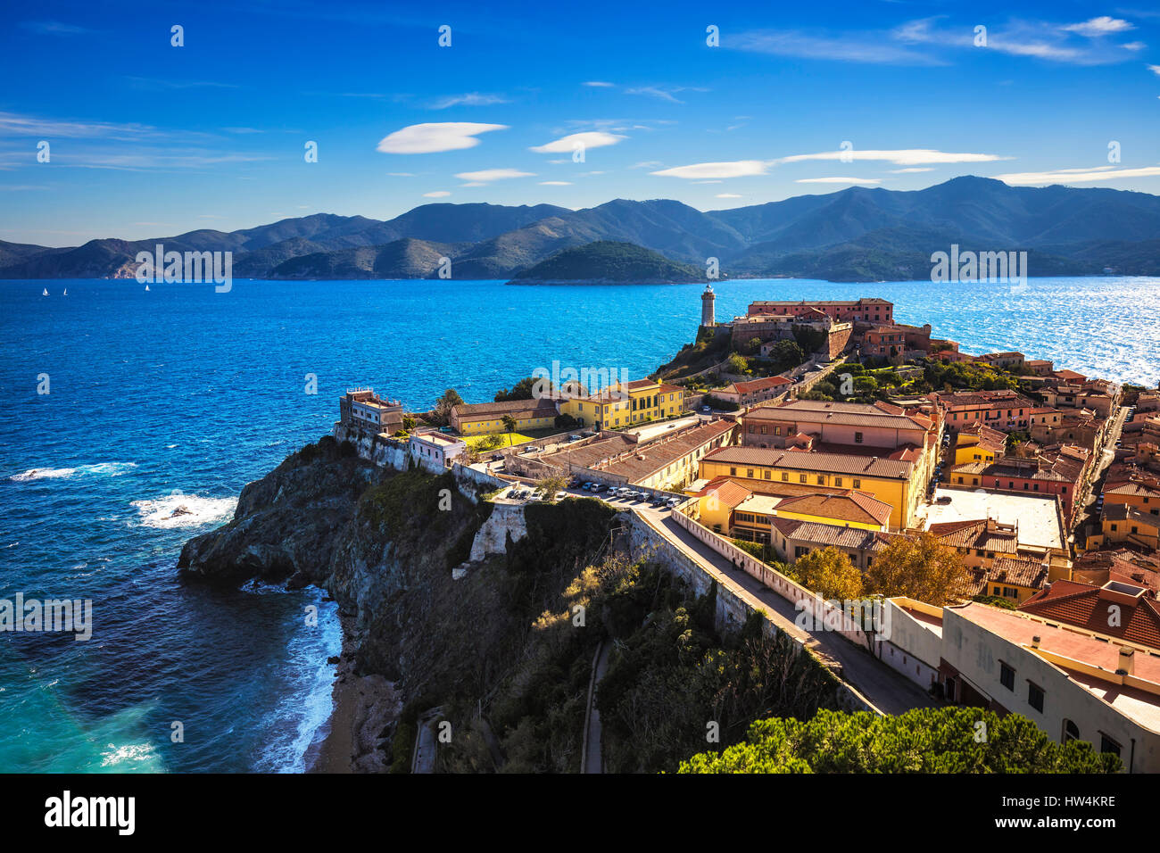 L'île d'Elbe et Portoferraio vue aérienne. Phare et fort. La Toscane, Italie, Europe. Banque D'Images