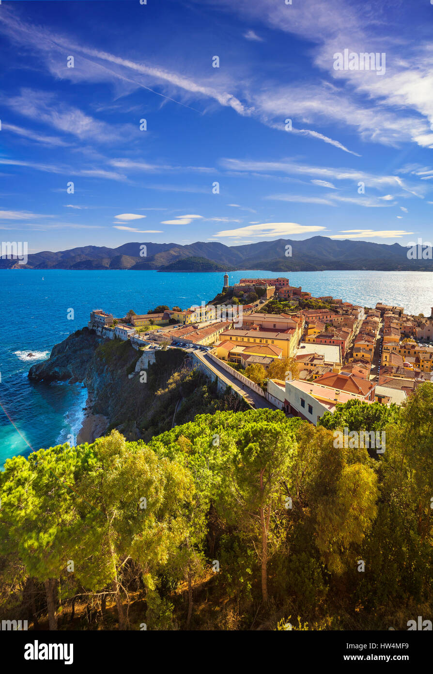 L'île d'Elbe et Portoferraio vue aérienne. Phare et fort. La Toscane, Italie, Europe. Banque D'Images