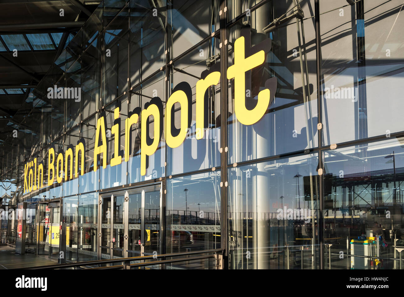 L'aéroport de Cologne Bonn (Fondation Konrad Adenauer) - Bâtiment principal du Terminal 2. Unités de trafic par l'aéroport est en cinquième position en Allemagne. Banque D'Images