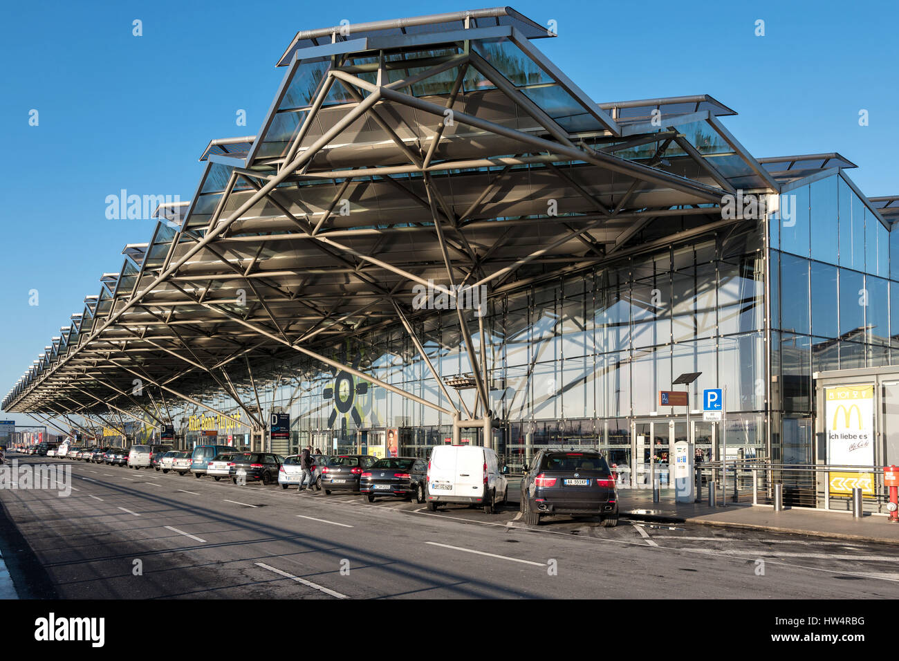 L'aéroport de Cologne Bonn (Fondation Konrad Adenauer) - Bâtiment principal du Terminal 2. Unités de trafic par l'aéroport est en cinquième position en Allemagne. Banque D'Images