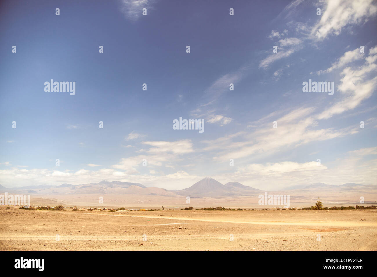 La vue imprenable sur le désert d'Atacama au Chili. C'est un plateau en Amérique du Sud et le plus sec du désert non polaire dans le monde. Banque D'Images