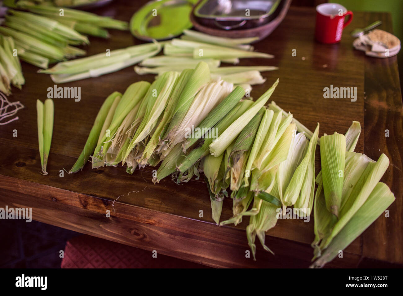 Pour une enveloppe de maïs Mesoamerican plat appelé "Tamales". C'est un plat fait de masa qui est enveloppé dans la cosse du maïs. Banque D'Images