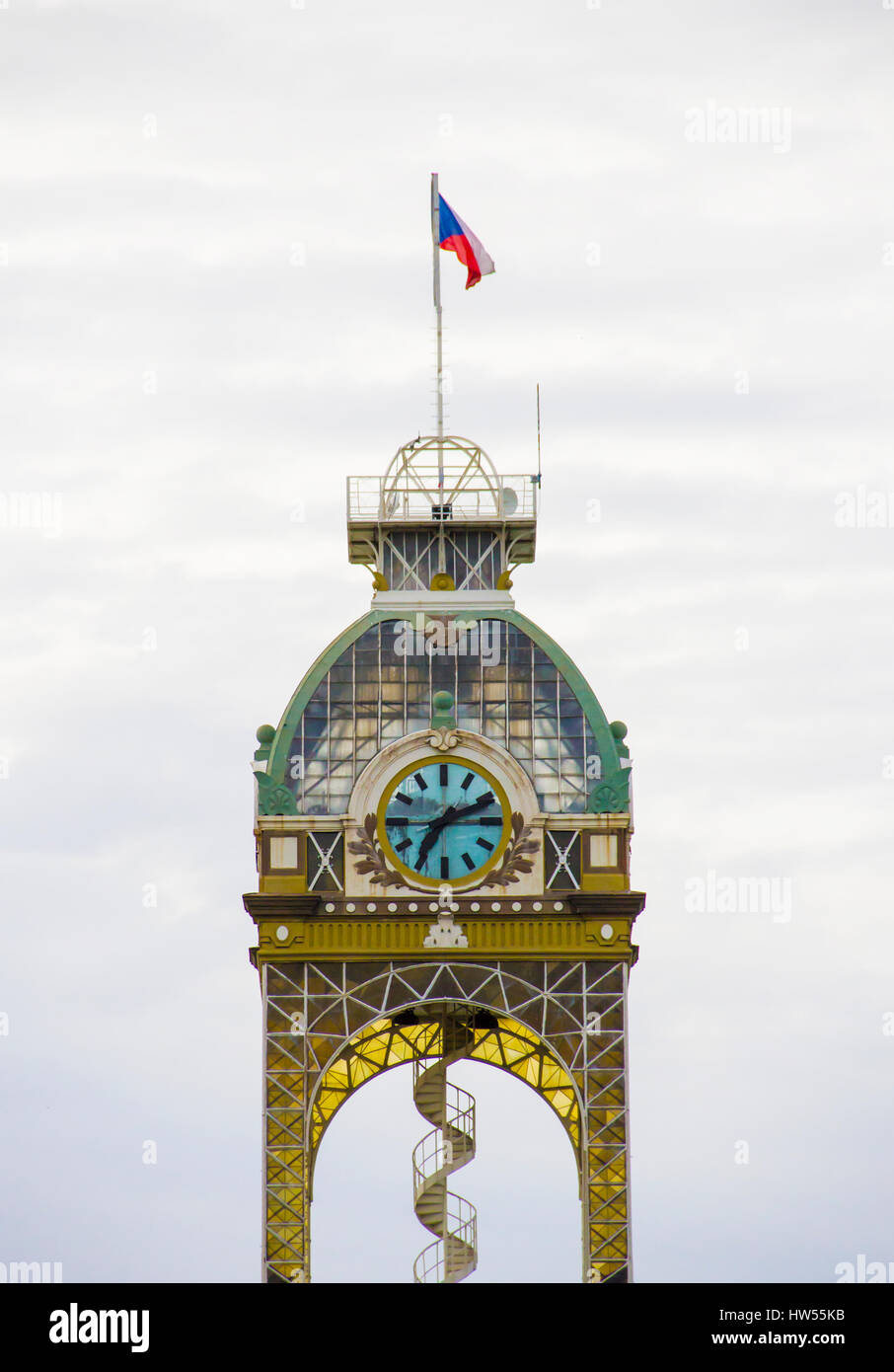 Tour de l'horloge avec escalier en spirale dans un bâtiment à Prague, République Tchèque Banque D'Images