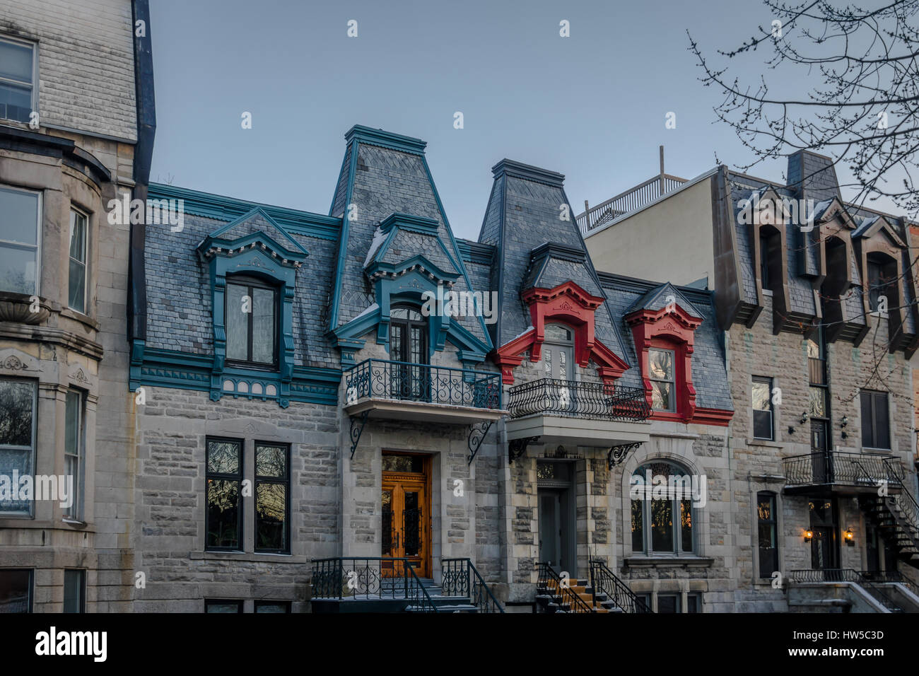 Maisons victoriennes colorées dans Square Saint Louis - Montréal, Québec, Canada Banque D'Images