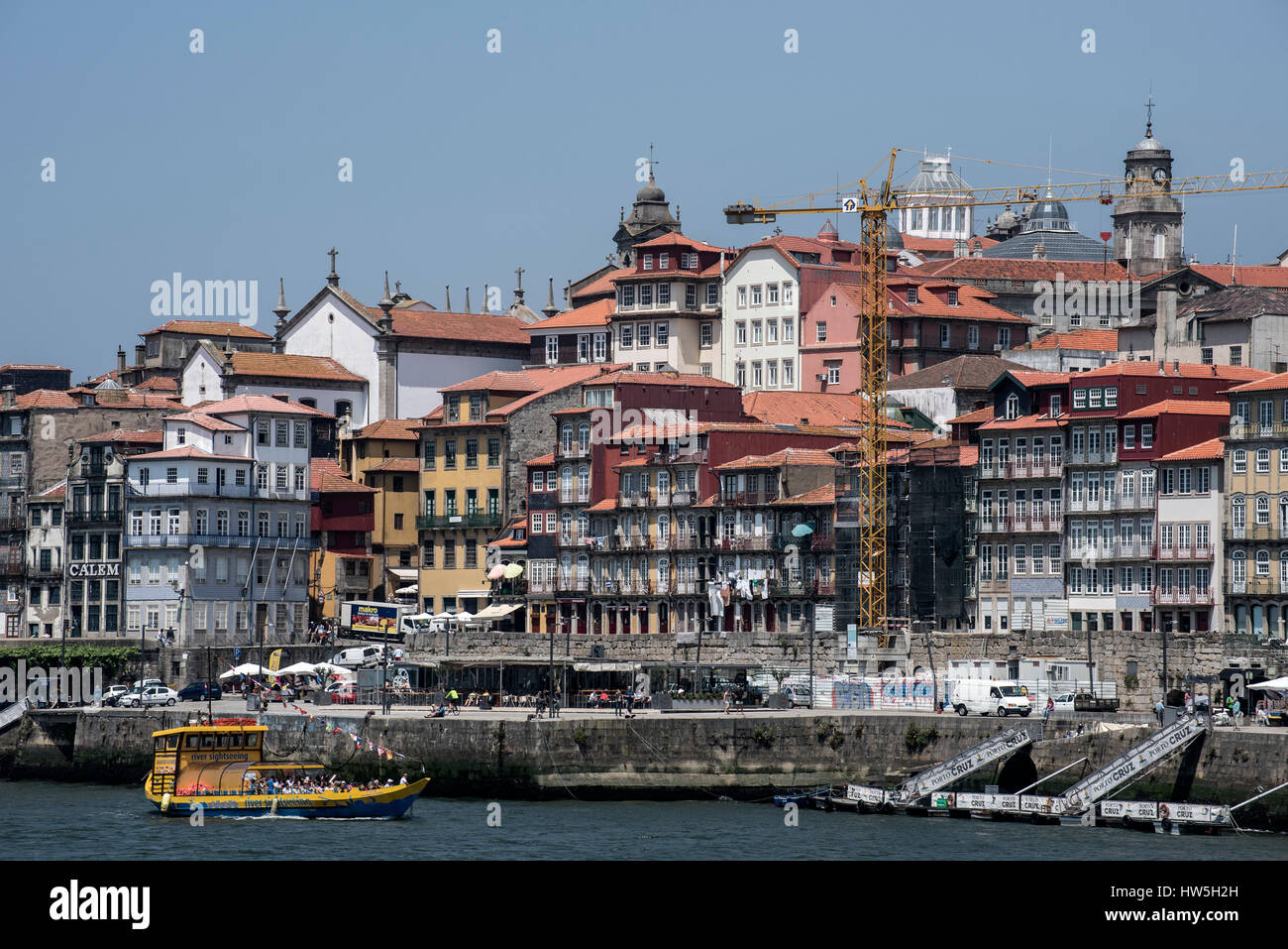 Vue panoramique sur le fleuve Douro, Porto, Portugal Ribeira Banque D'Images