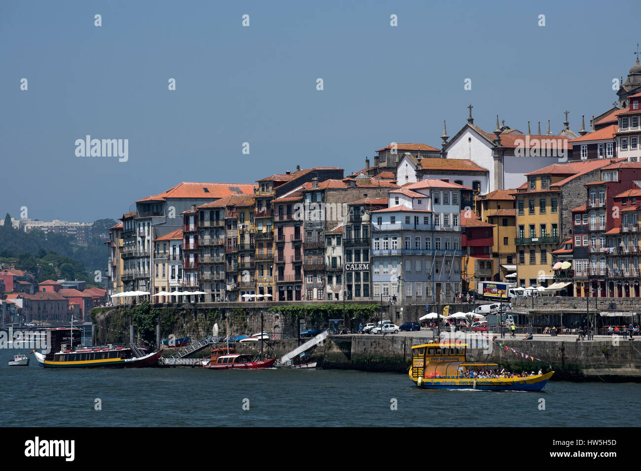 Vue panoramique sur le fleuve Douro, Porto, Portugal Ribeira Banque D'Images