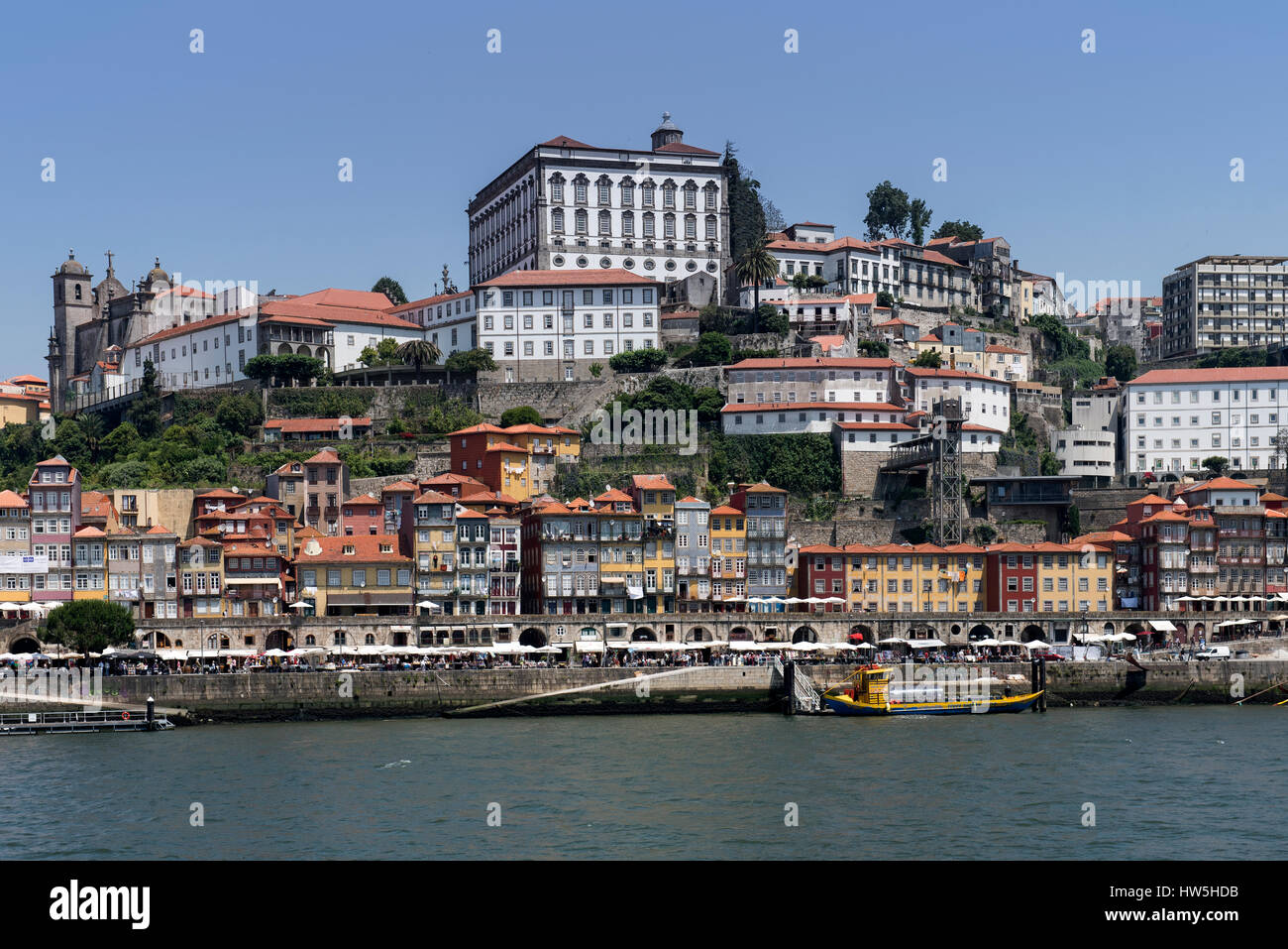 Vue panoramique sur le fleuve Douro, Porto, Portugal Ribeira Banque D'Images