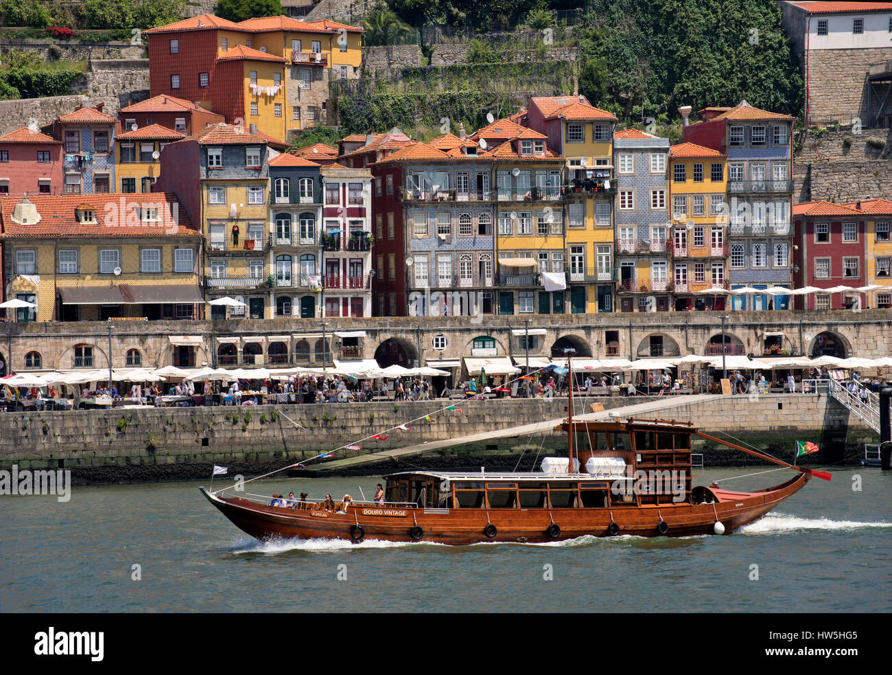 Vue panoramique sur le fleuve Douro, Porto, Portugal Ribeira Banque D'Images