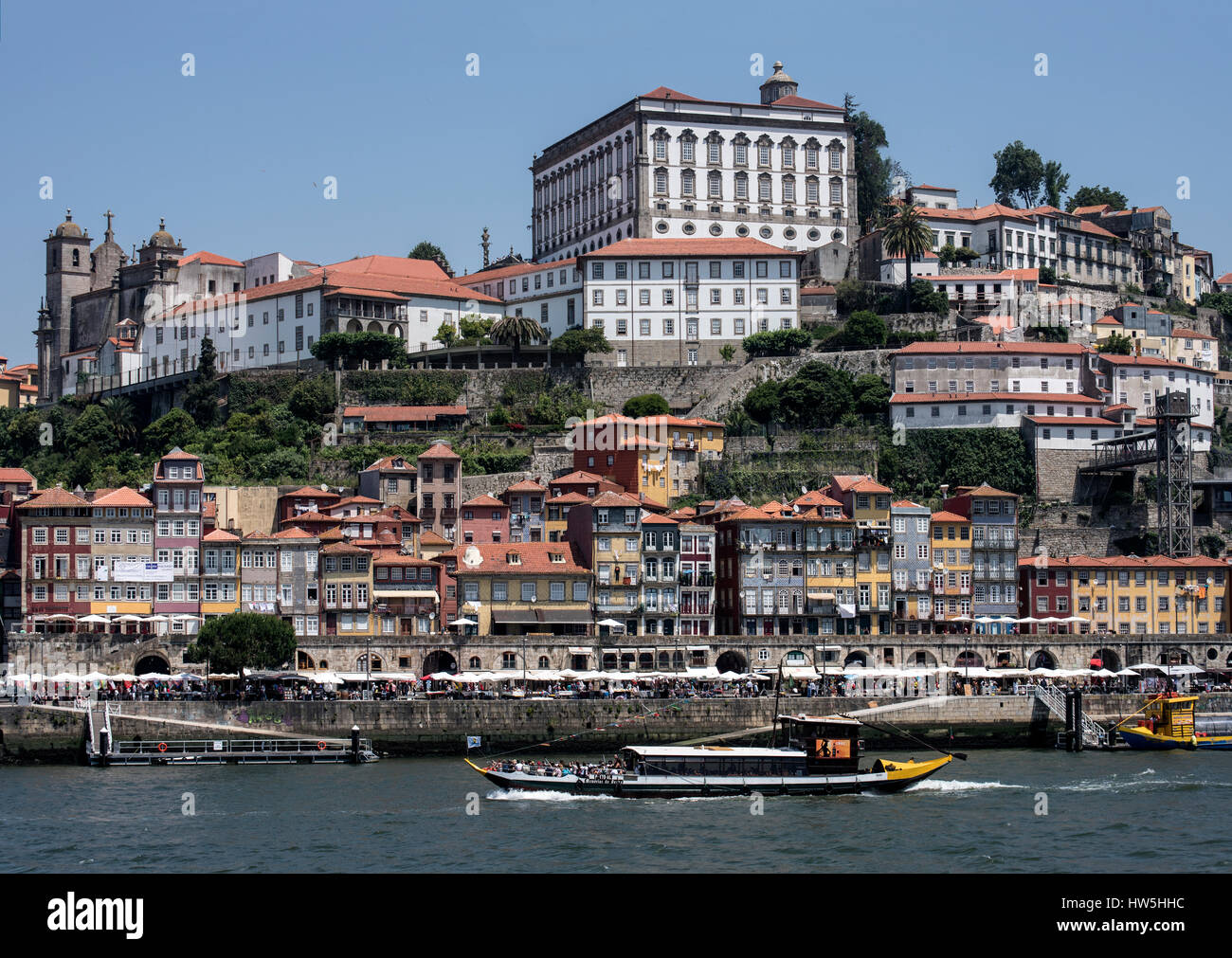 Vue panoramique sur le fleuve Douro, Porto, Portugal Ribeira Banque D'Images