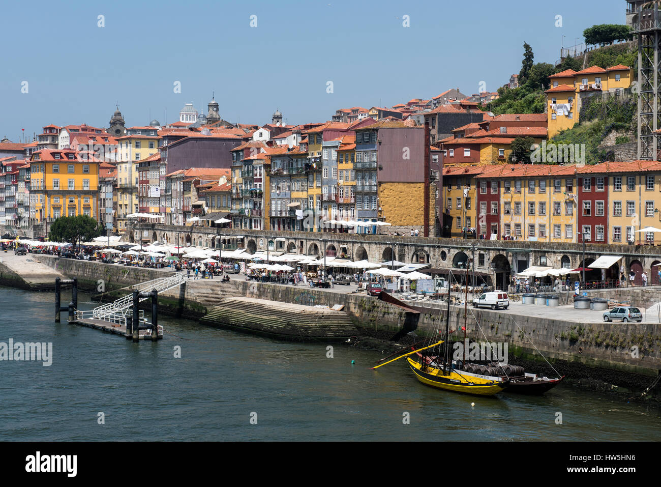 Vue panoramique sur le fleuve Douro, Porto, Portugal Ribeira Banque D'Images