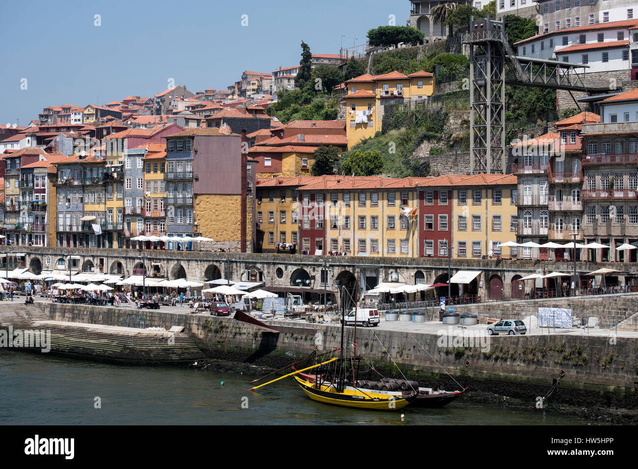 Vue panoramique sur le fleuve Douro, Porto, Portugal Ribeira Banque D'Images