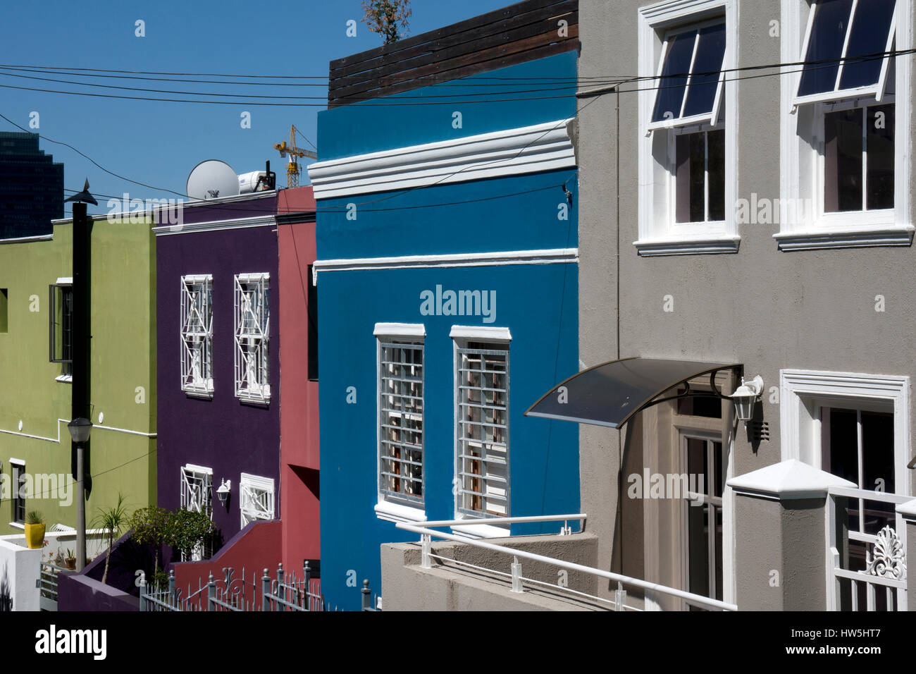 Scène de rue typique des maisons colorées à Bo-kaap Manlay trimestre Cape Town Afrique du Sud Banque D'Images