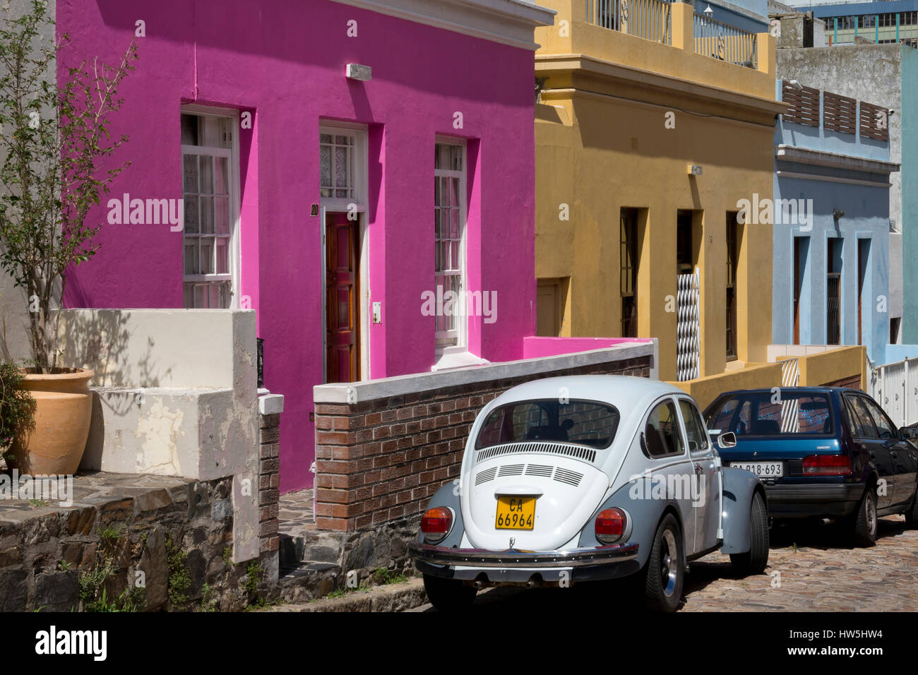 Scène de rue typique des maisons colorées à Bo-kaap Manlay trimestre Cape Town Afrique du Sud Banque D'Images