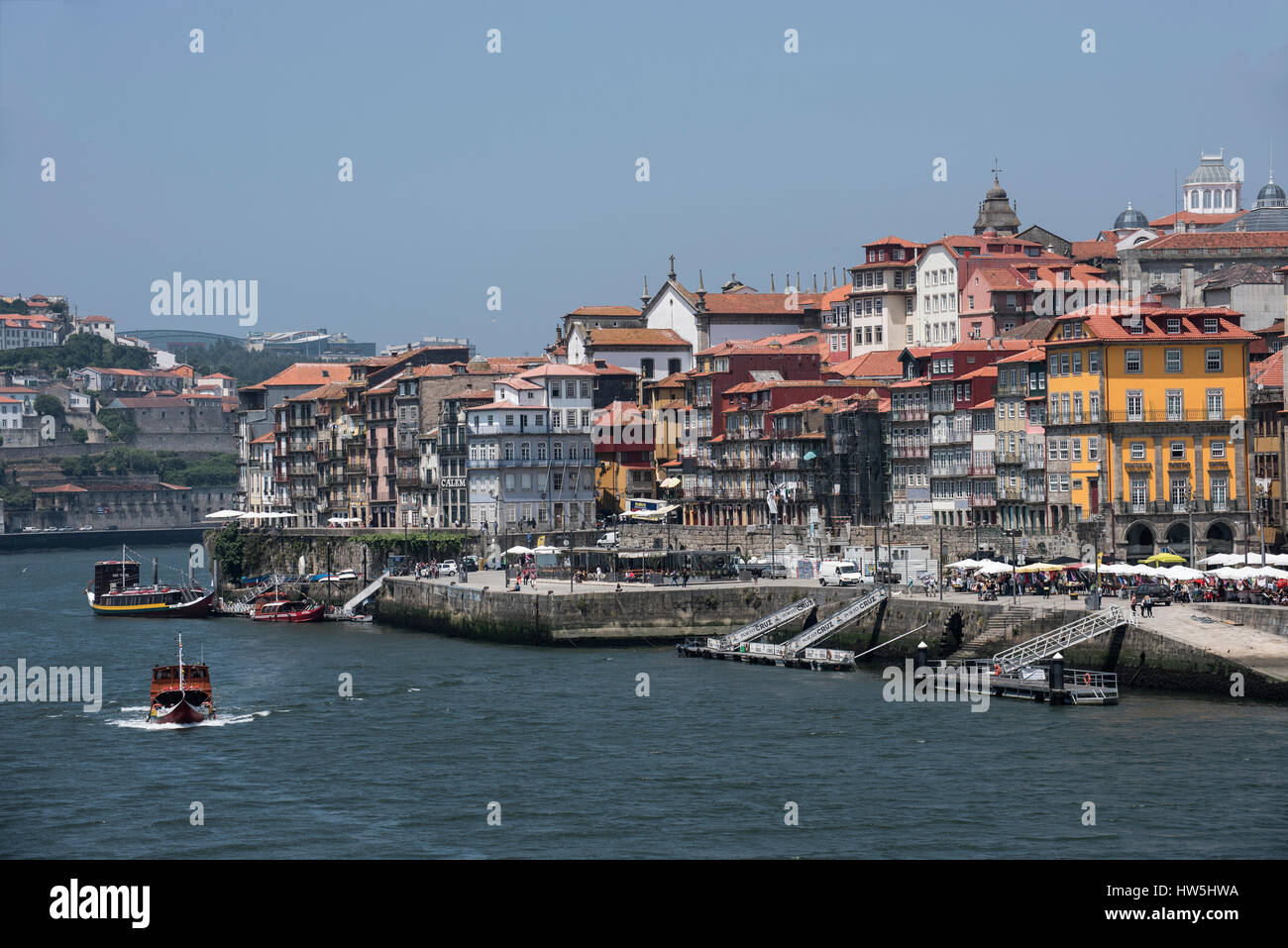 Vue panoramique sur le fleuve Douro, Porto, Portugal Ribeira Banque D'Images