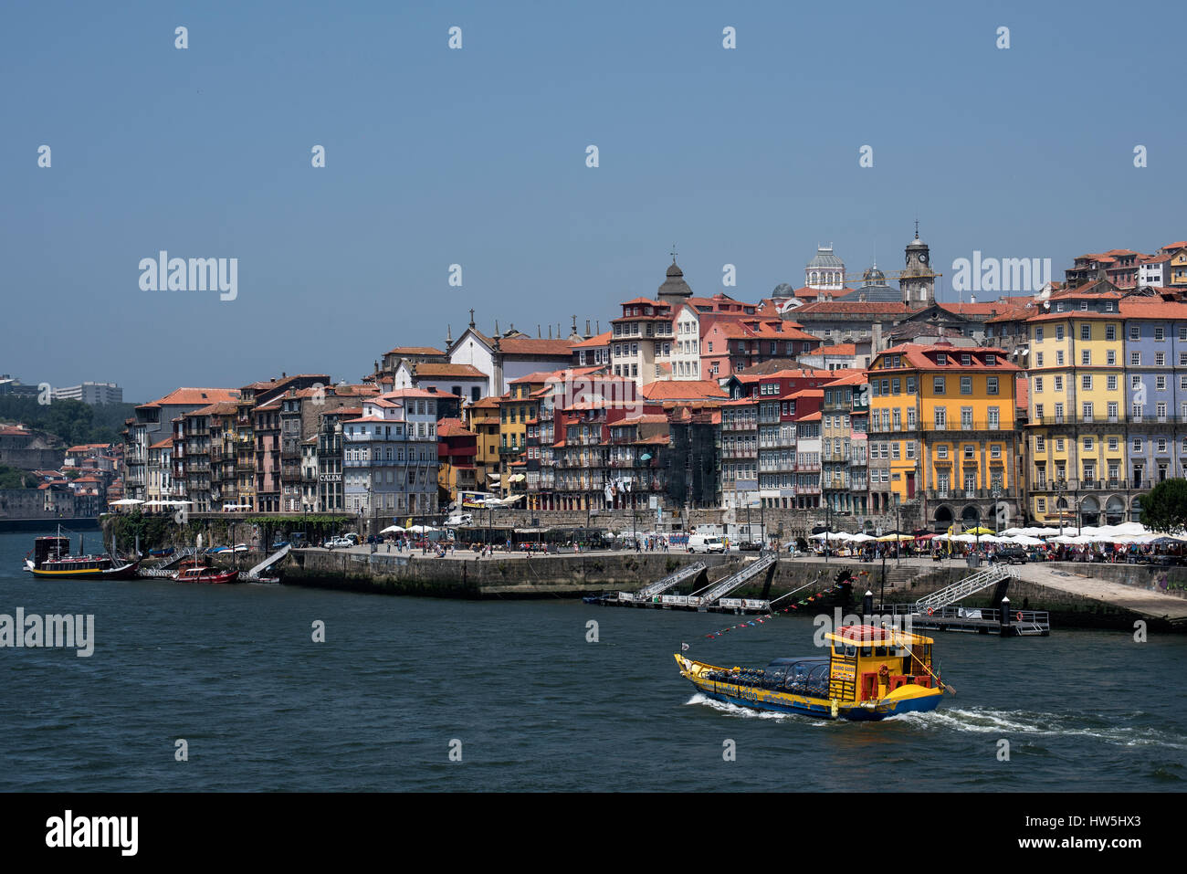 Vue panoramique sur le fleuve Douro, Porto, Portugal Ribeira Banque D'Images