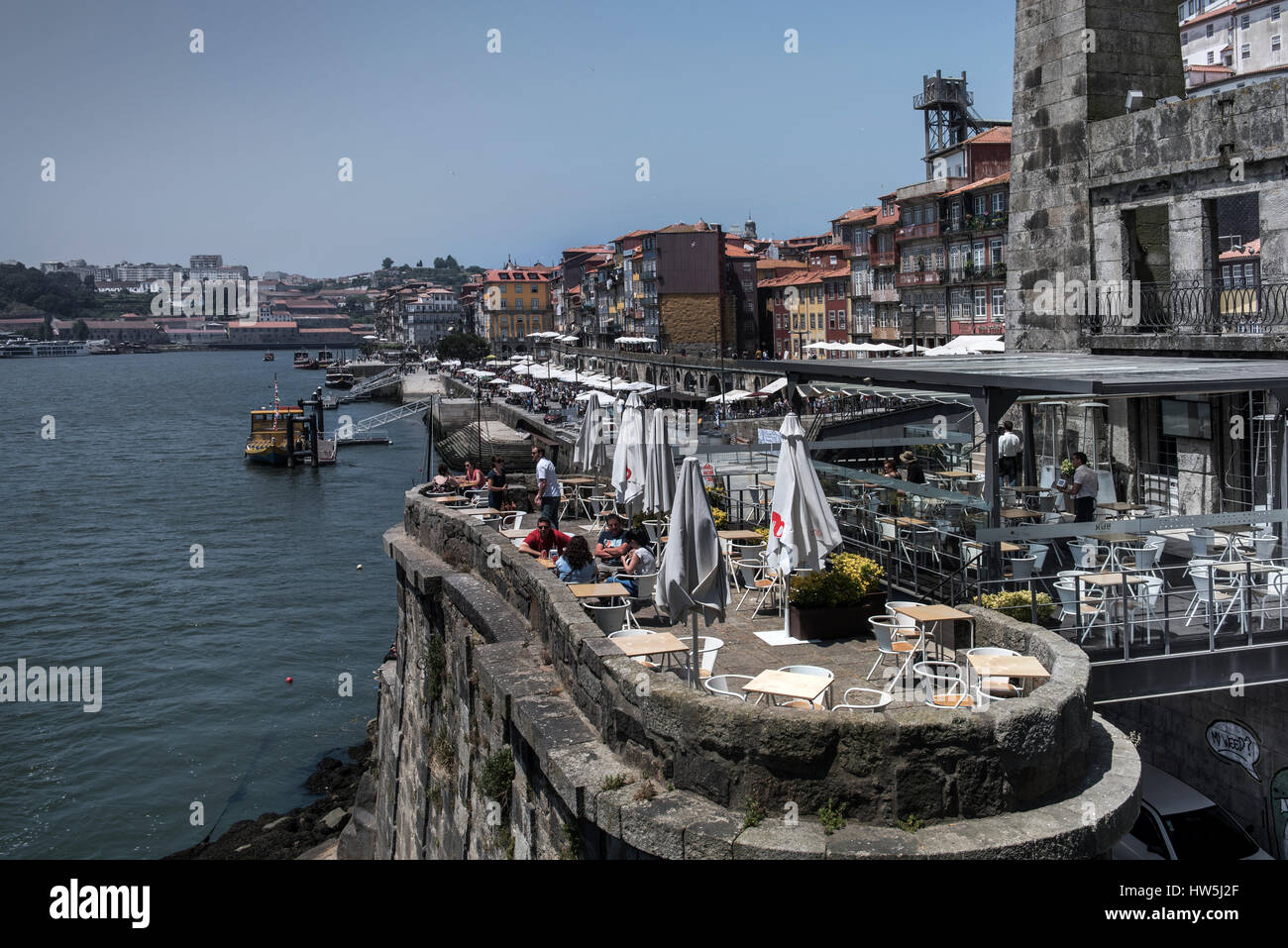 Vue panoramique sur le fleuve Douro, Porto, Portugal Ribeira Banque D'Images