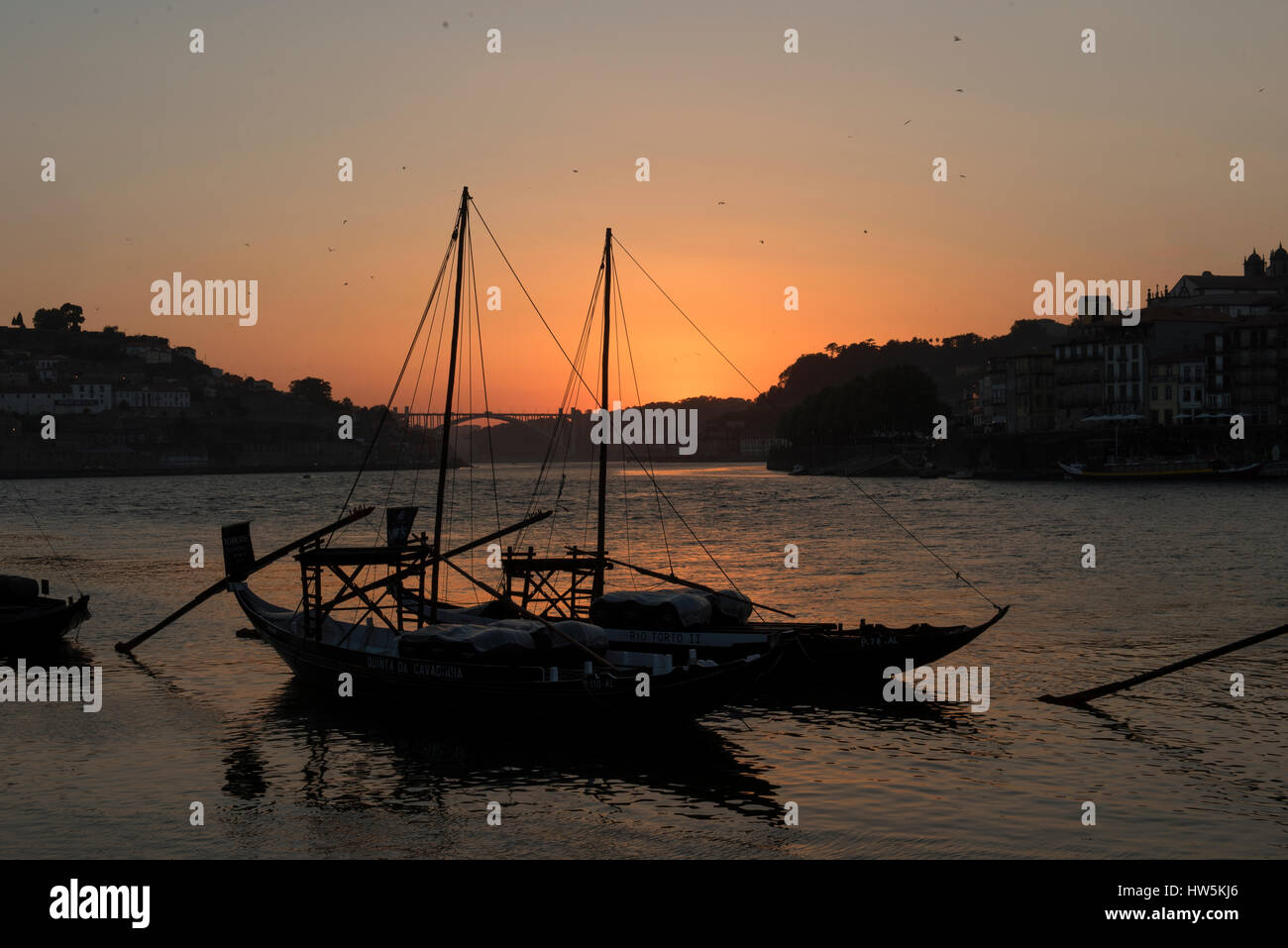 Vue du coucher de soleil du fleuve Douro au Portugal Port Banque D'Images