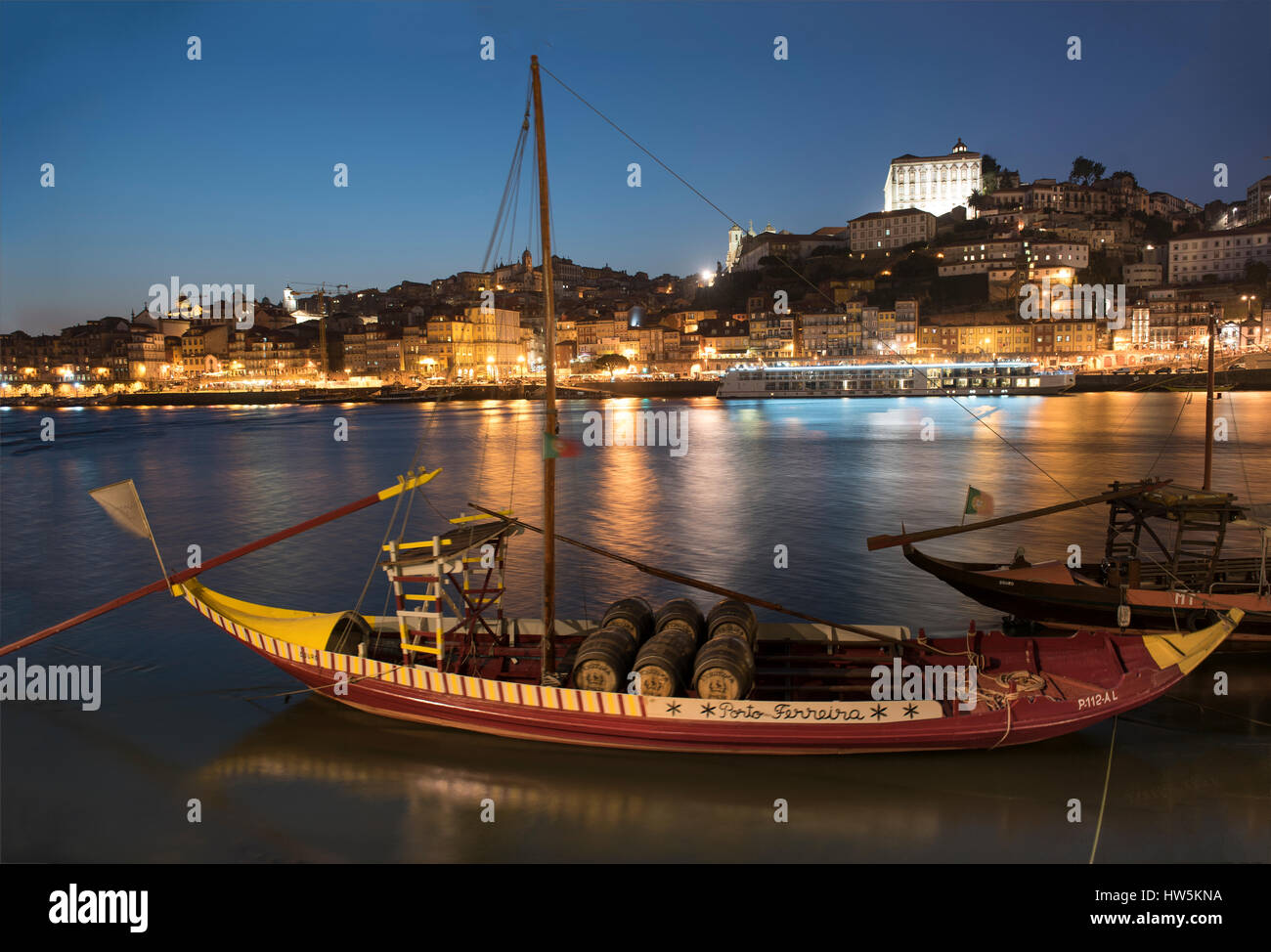 Vue du coucher de soleil du fleuve Douro au Portugal Port Banque D'Images
