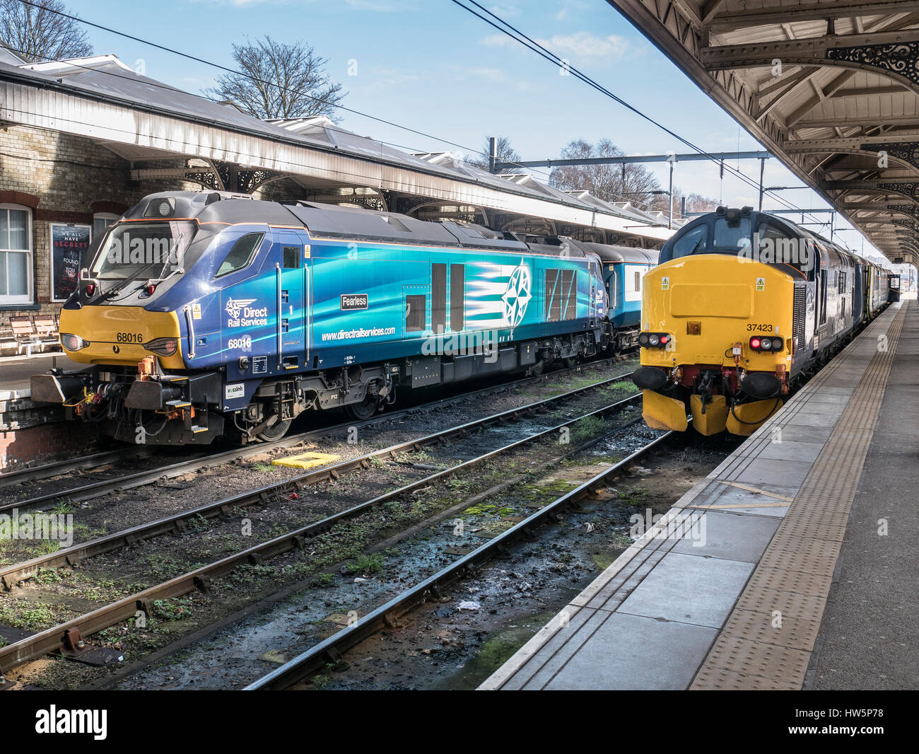 Services ferroviaires directs 37 37423 "l'esprit des lacs' sur le Norwich à Lowestoft publique Mars 2017. Banque D'Images