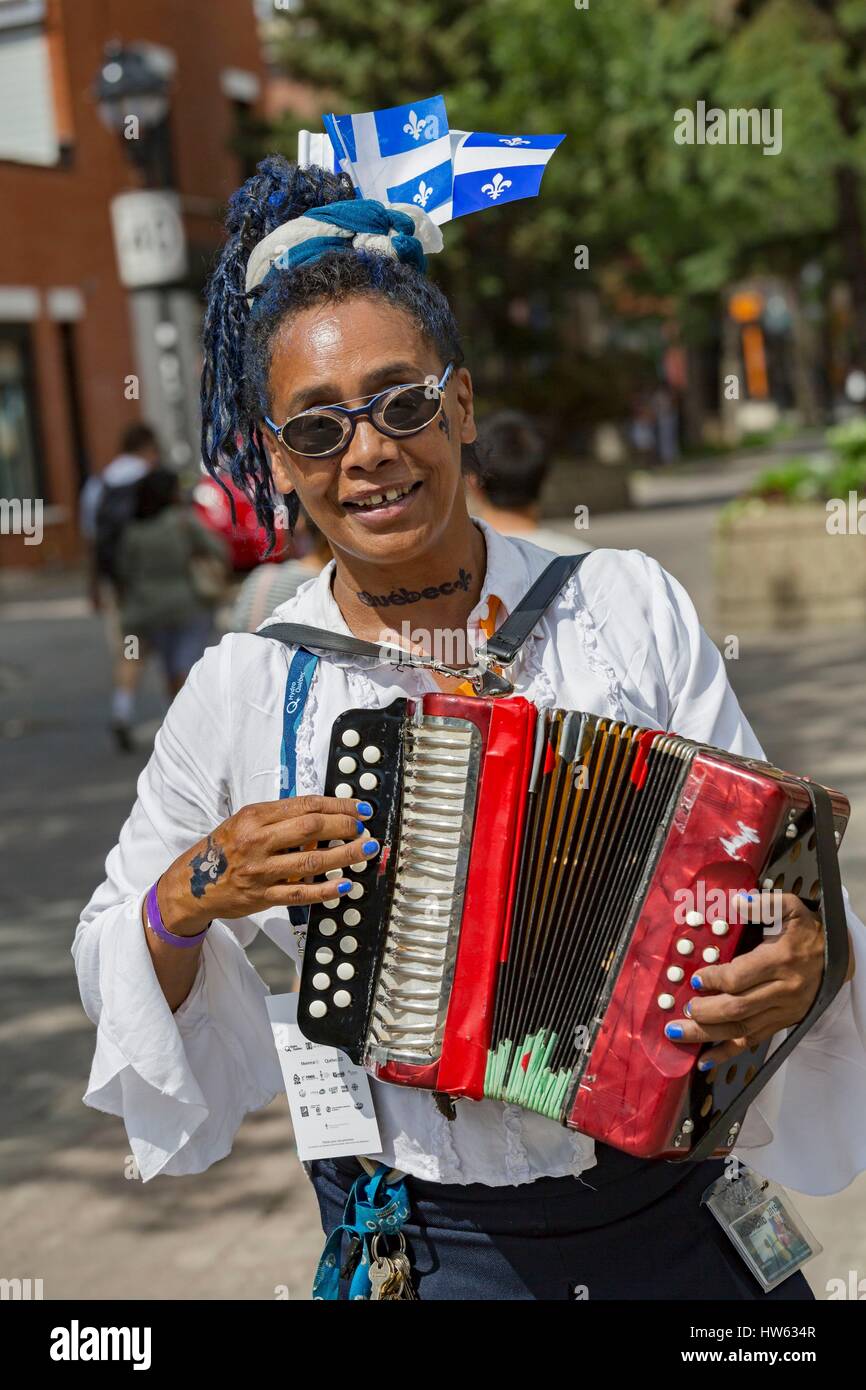 Canada, Québec, Montréal, Québec, fête nationale, le traditionnel défilé du 24 juin sur la rue St Denis Banque D'Images