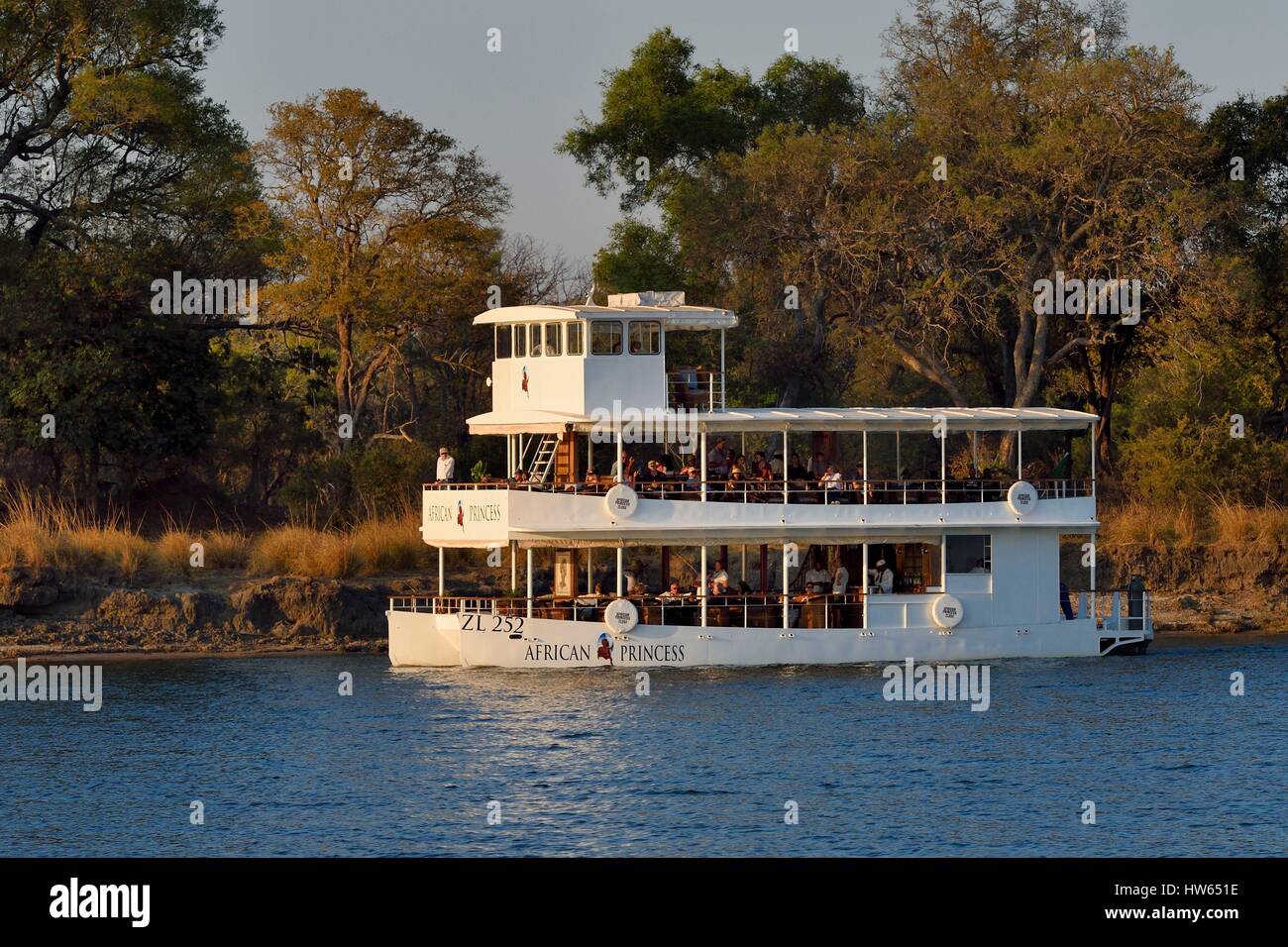 Le Zimbabwe, département, Victoria Falls, Croisière sur le fleuve Zambèze en amont de Victoria Falls Banque D'Images