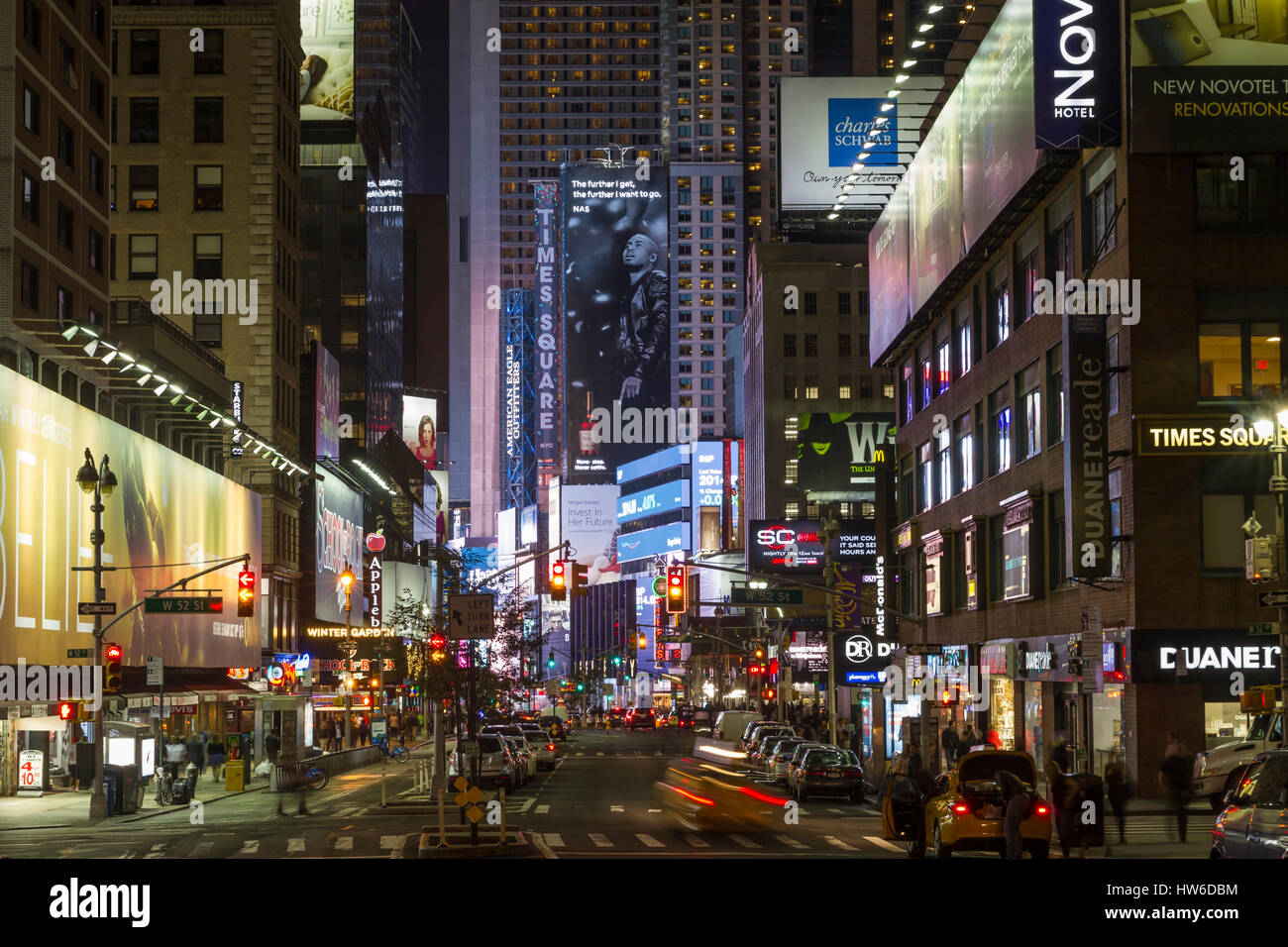 Les panneaux lumineux, Broadway et Times Square, Manhattan, New York City, New York, USA Banque D'Images