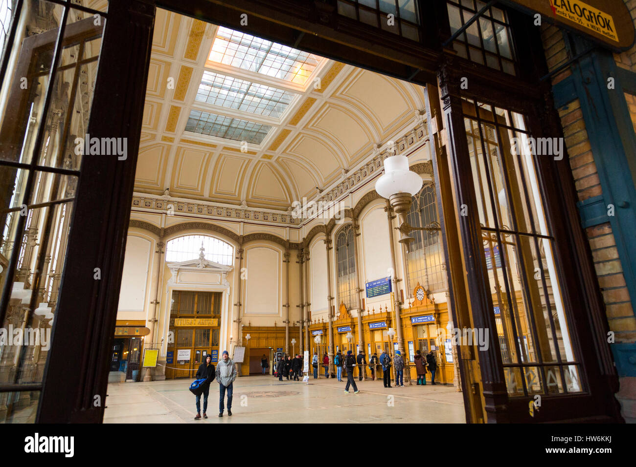 Gare de l'Ouest Nyugati palyaudvar, construit par Eiffel en 1877. L'Europe du sud-est de la Hongrie, Budapest Banque D'Images